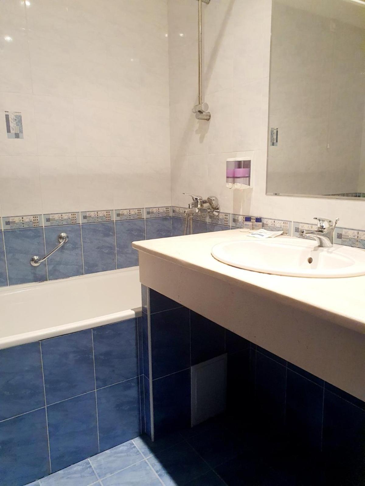 Standard Double/Twin Room - Photo 2