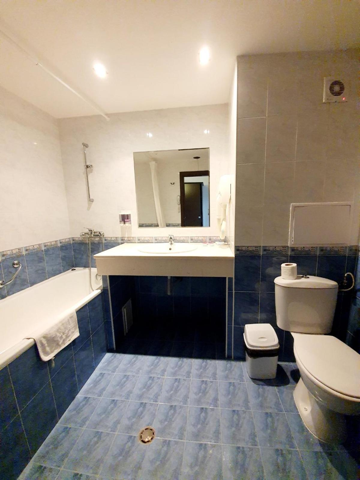 Standard Double/Twin Room - Photo 4