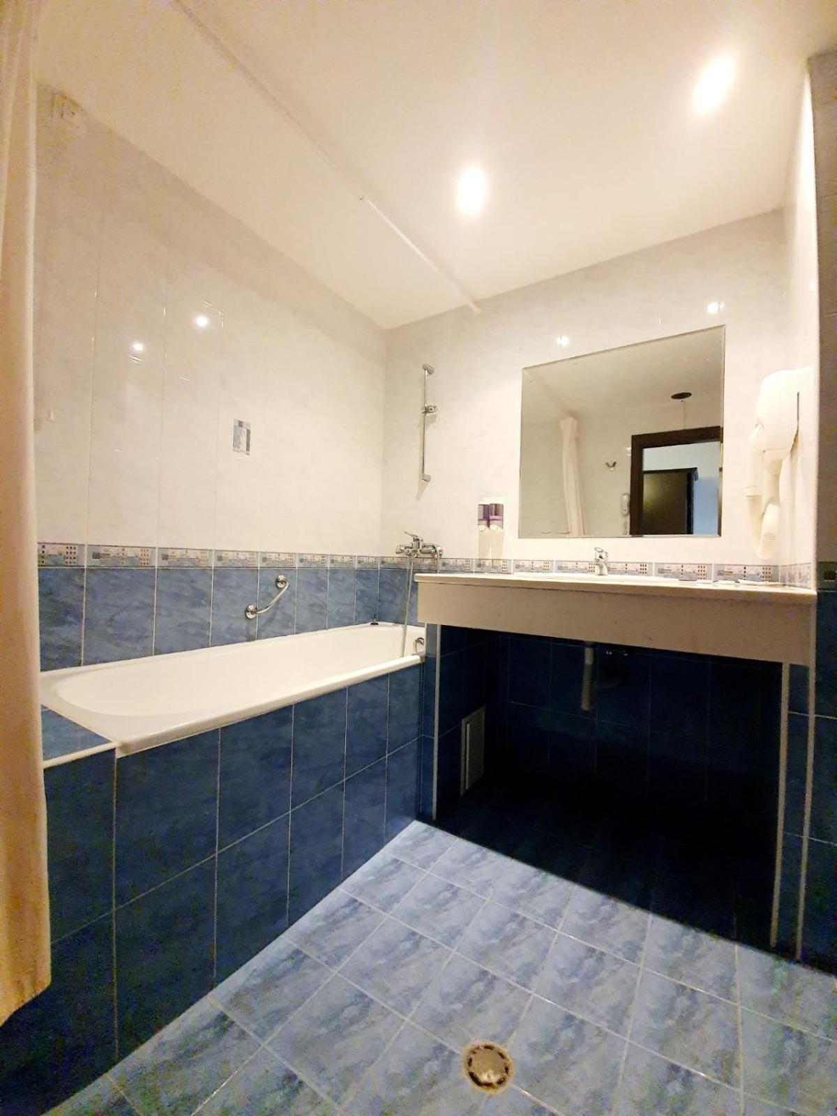 Standard Double/Twin Room - Photo 6