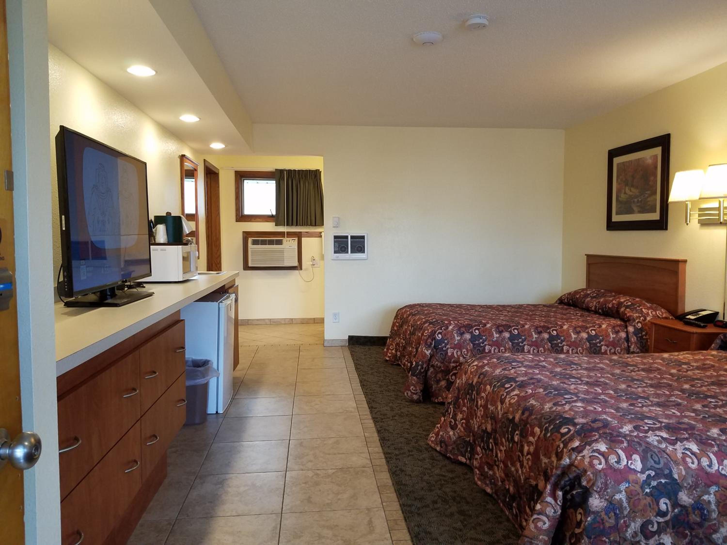 Quadruple Room with Private Bathroom - Photo 1