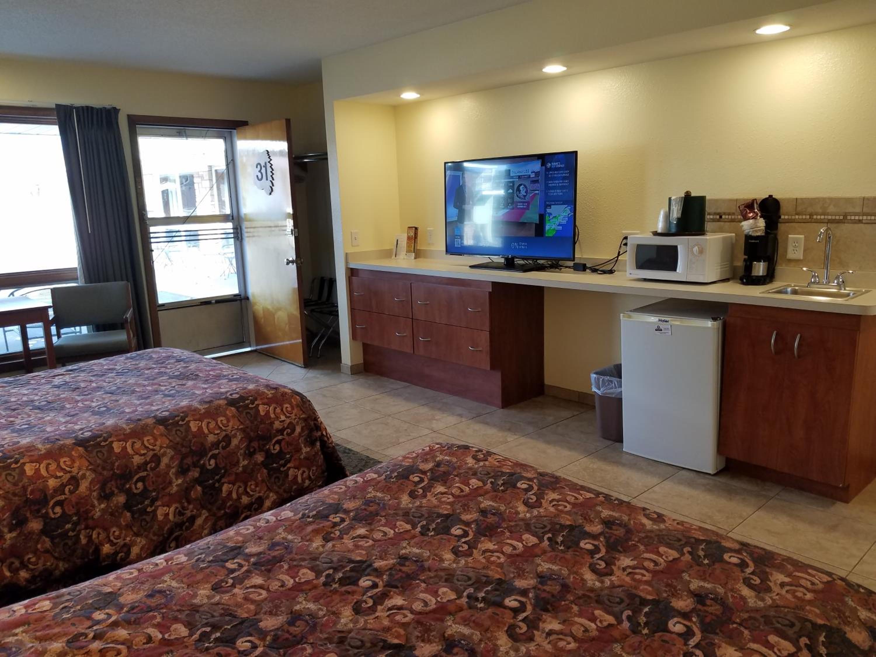 Quadruple Room with Private Bathroom - Photo 2