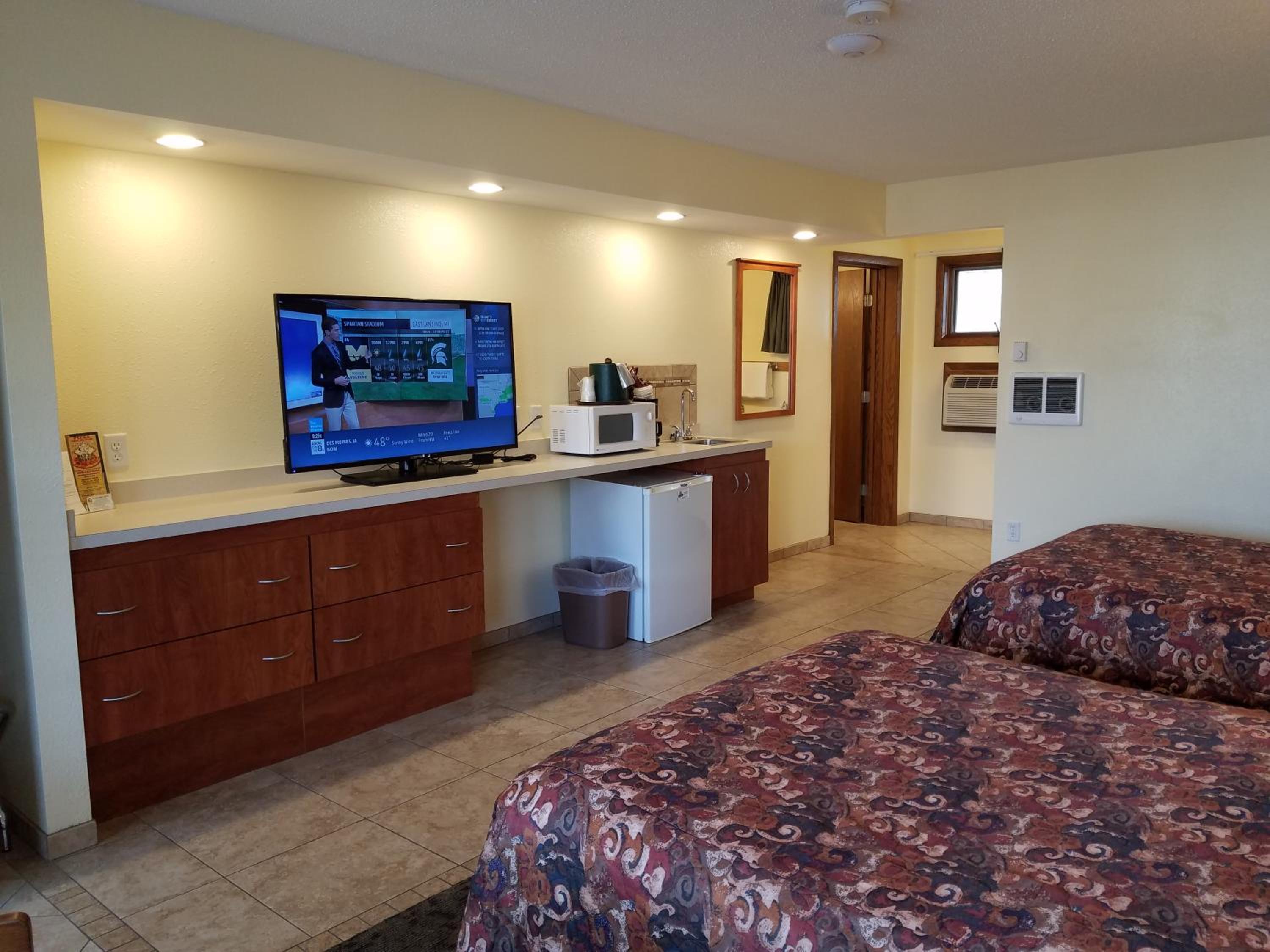 Quadruple Room with Private Bathroom - Photo 3