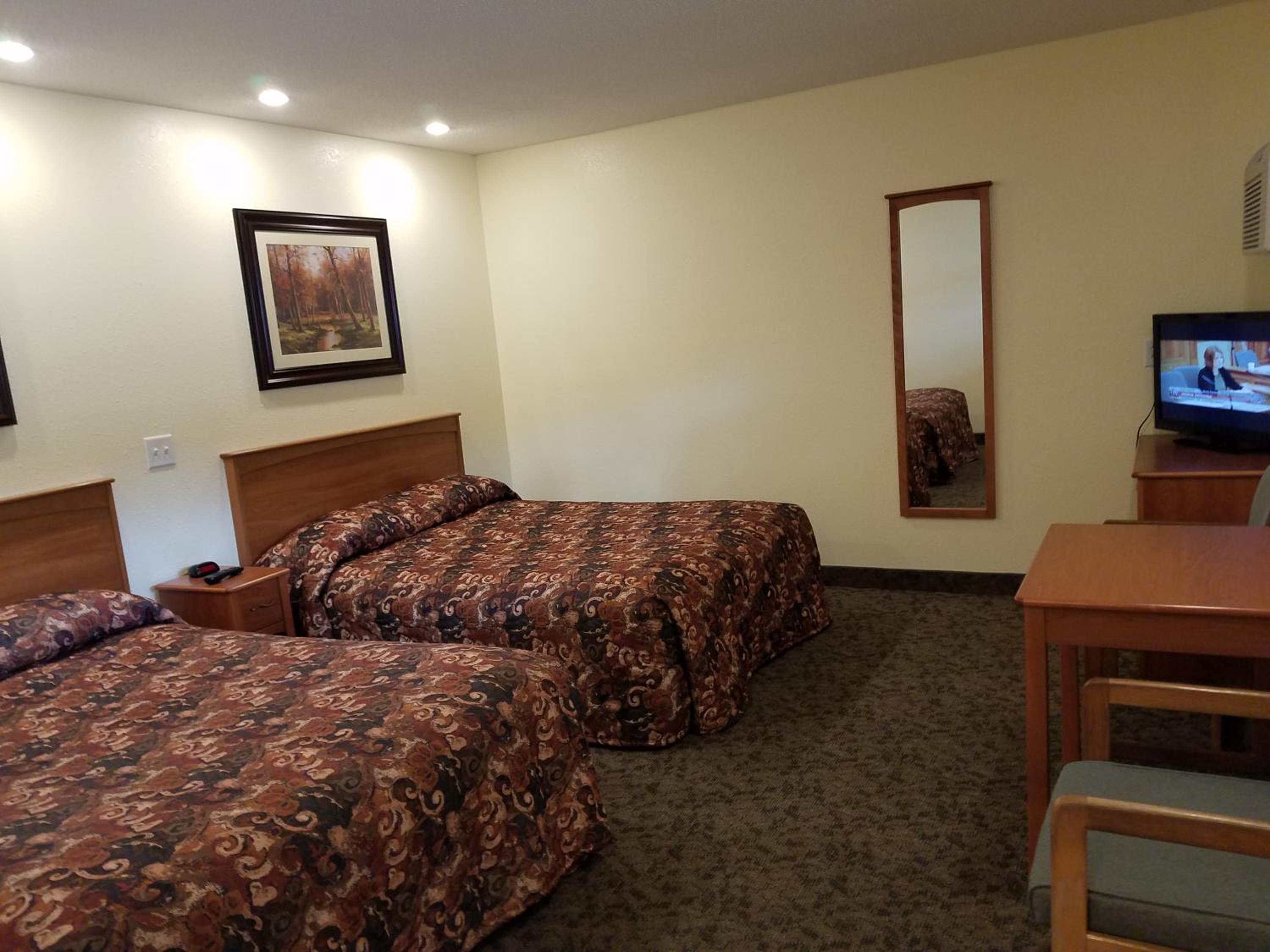 Quadruple Room with Private Bathroom - Photo 5