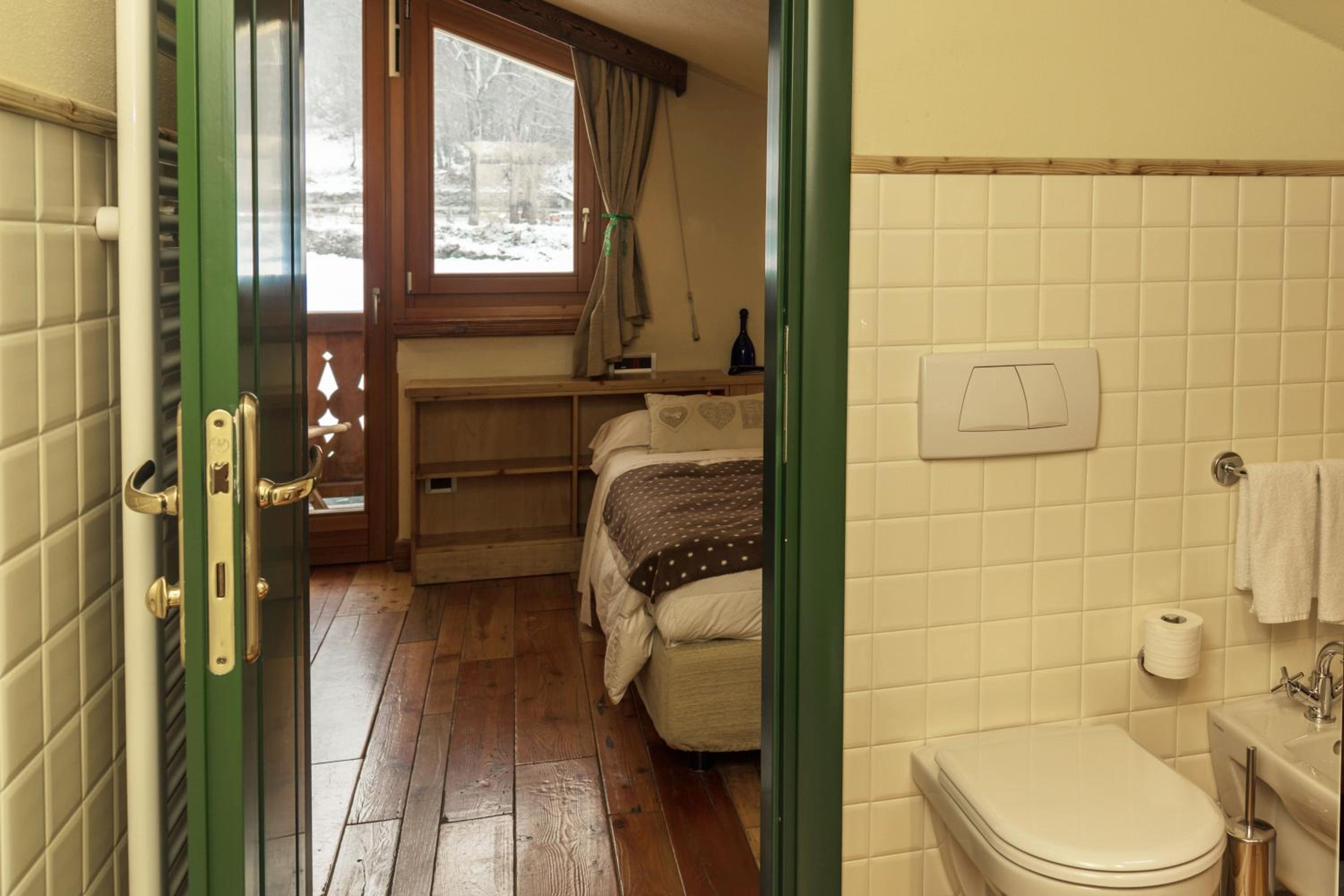 Classic Double Room with Balcony