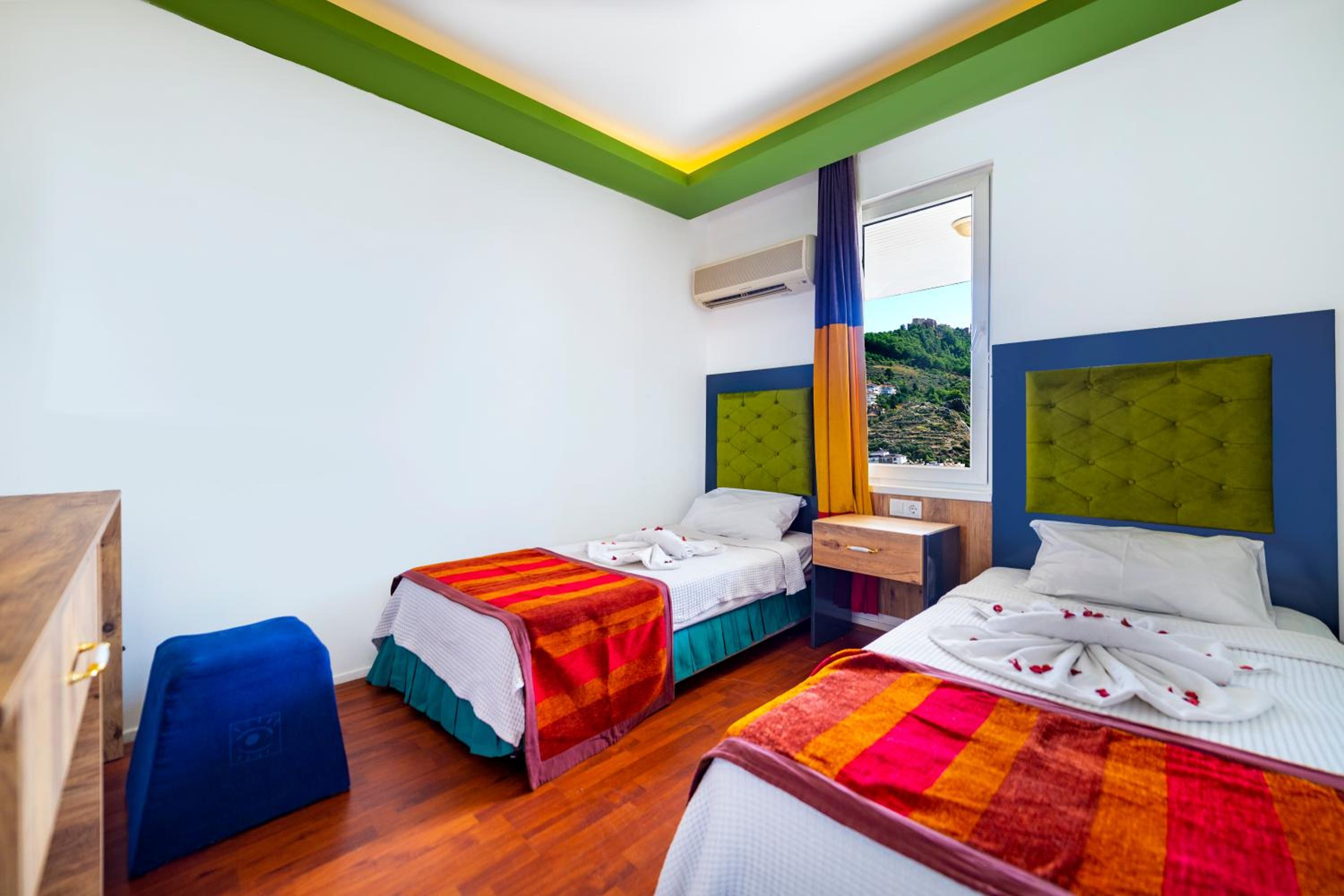 Family Suite with Balcony - Photo 5