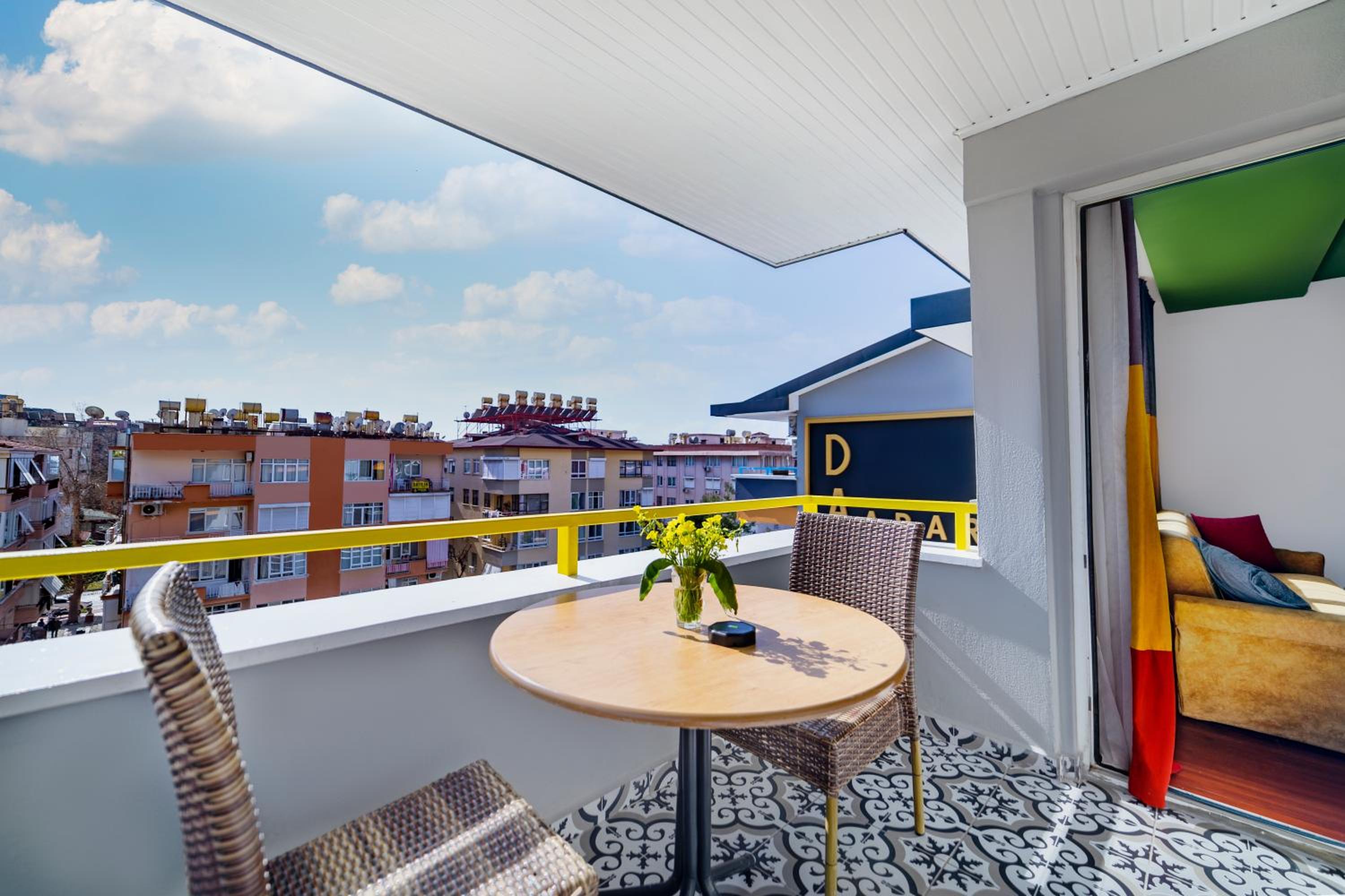 Family Suite with Balcony - Photo 11