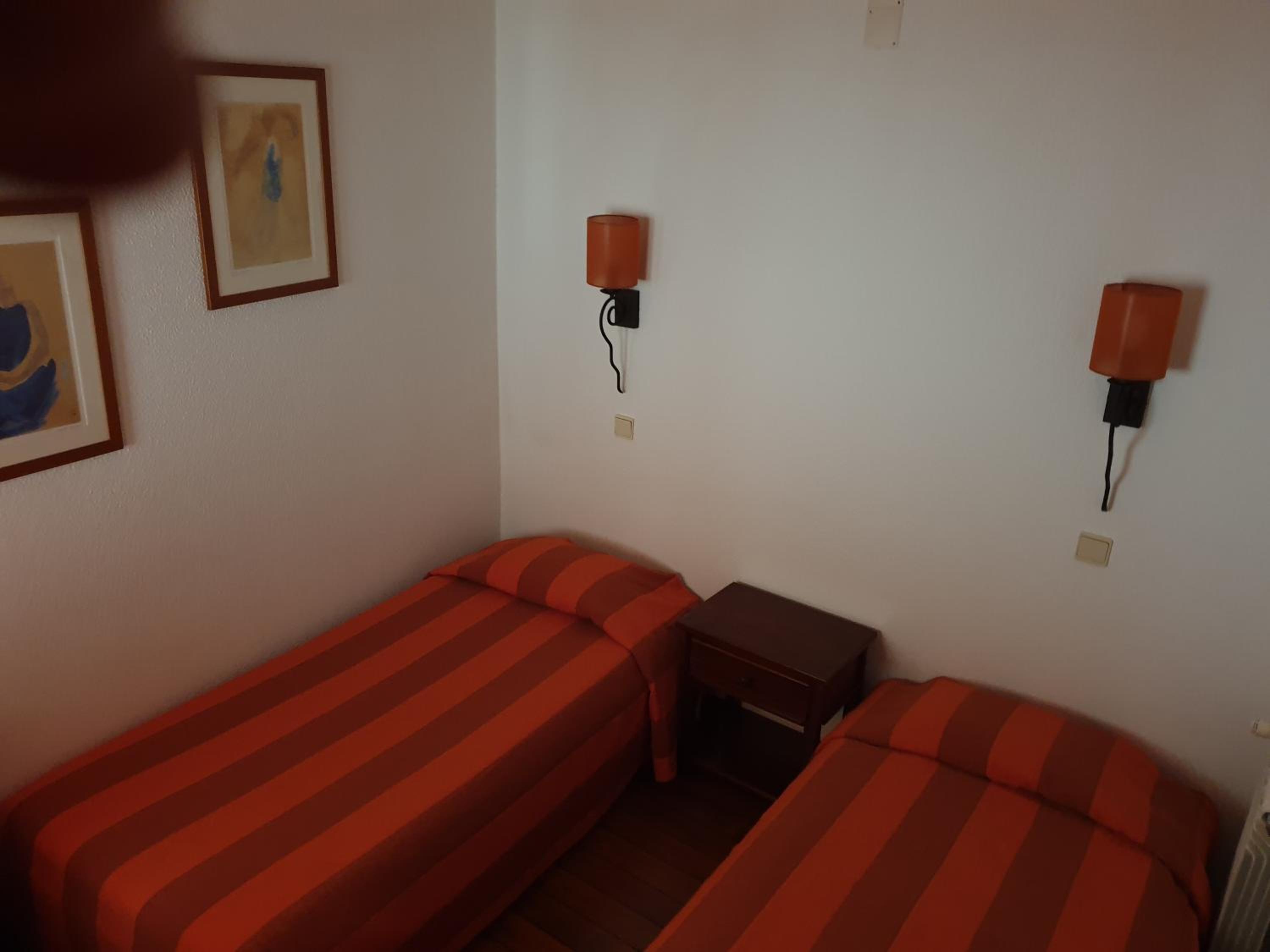 Quadruple Room with Balcony - Photo 4
