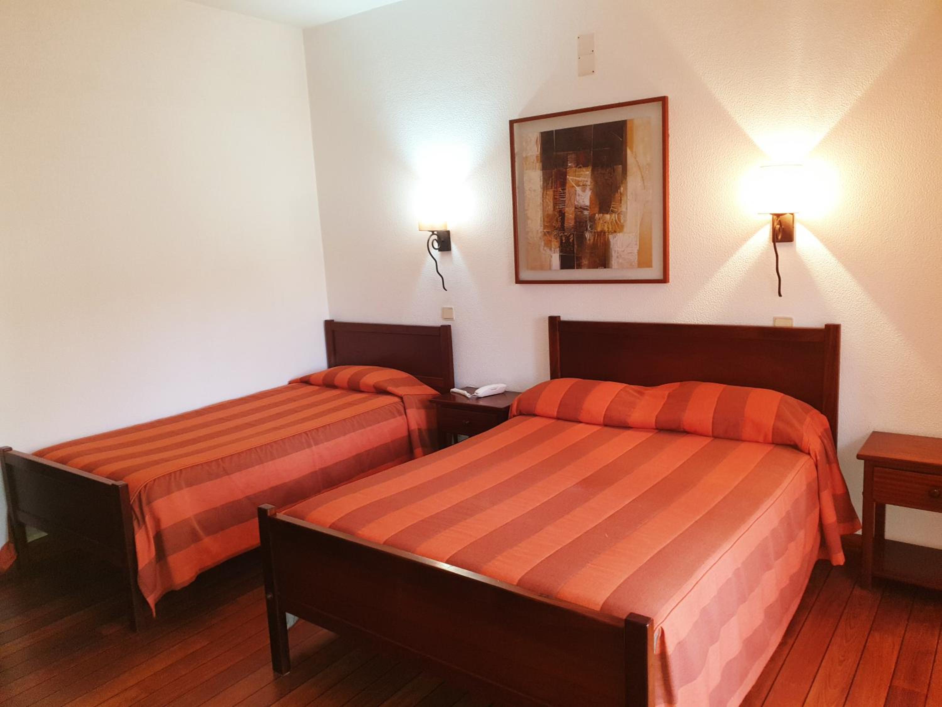 Triple Room with Balcony - Photo 10