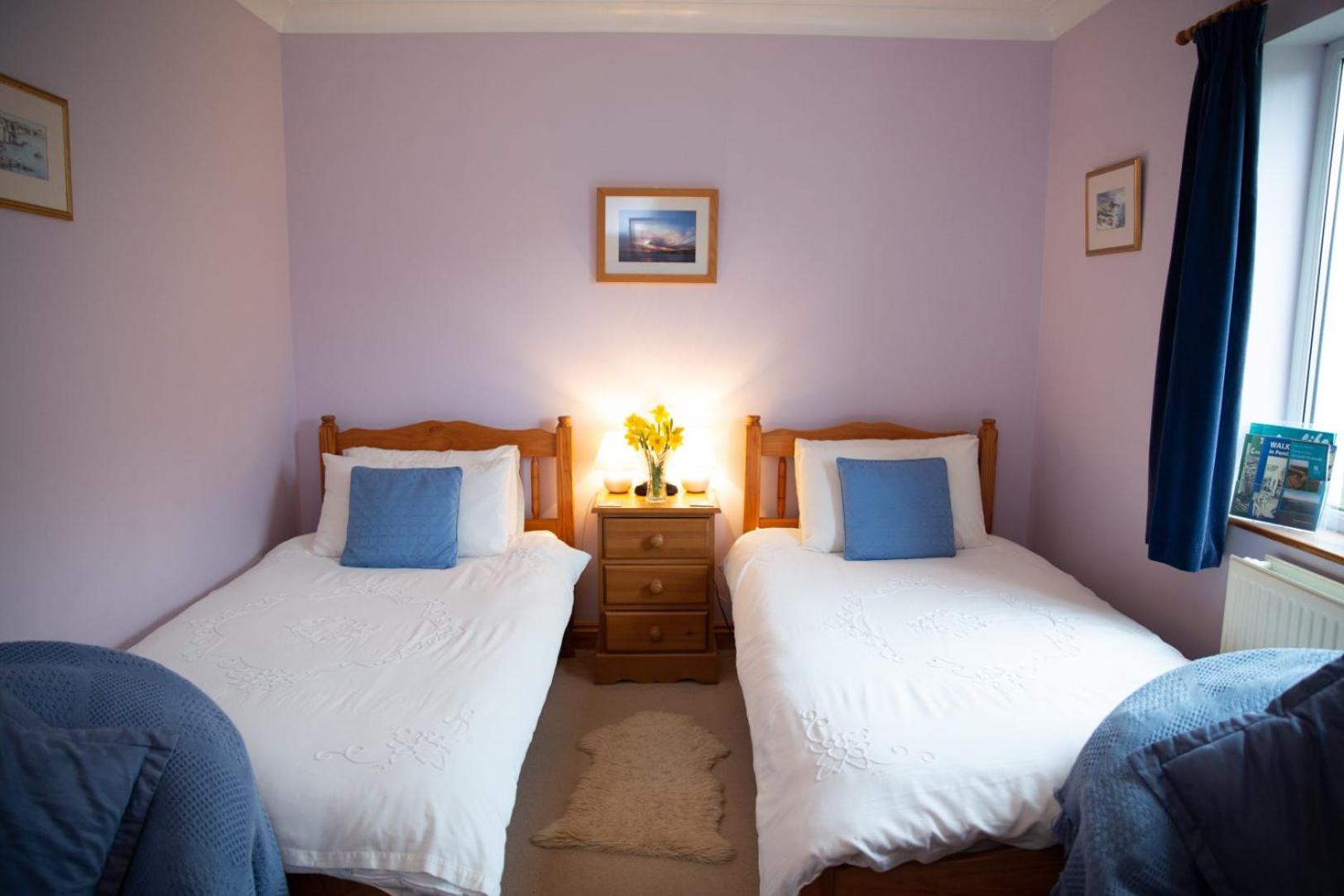 Twin Room with Private Bathroom - Photo 1