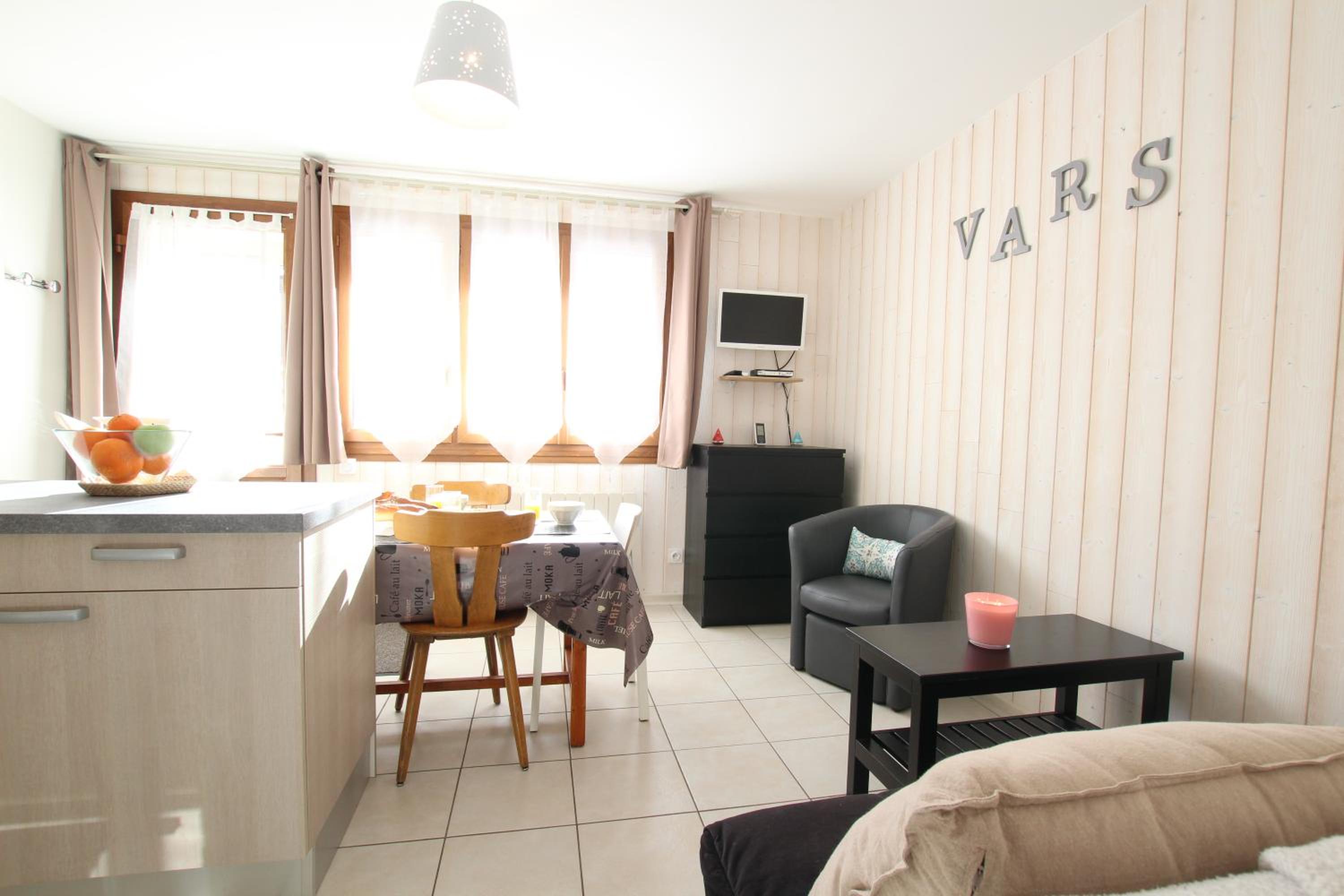 One-Bedroom Apartment photo 1