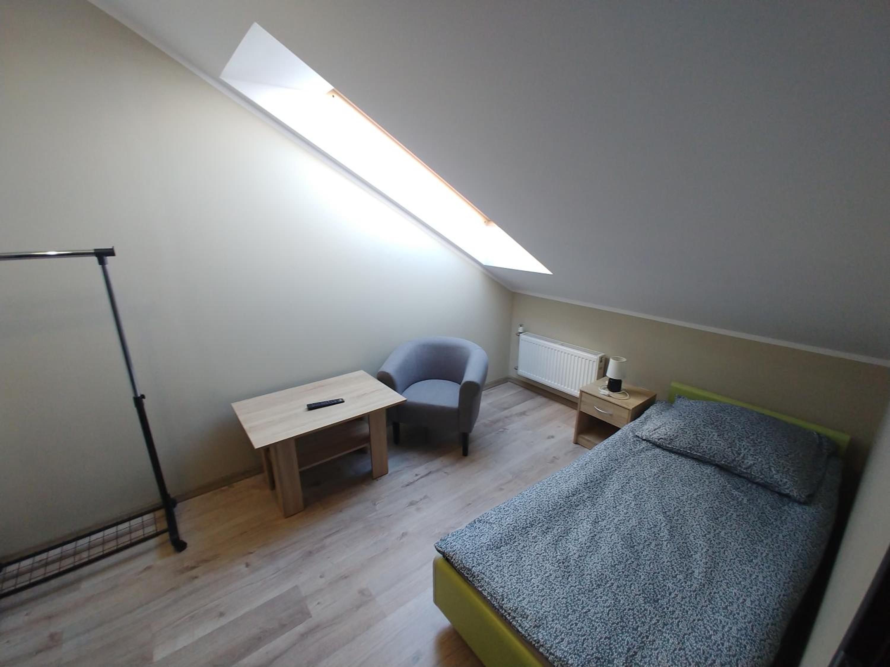 Small Single Room photo 2