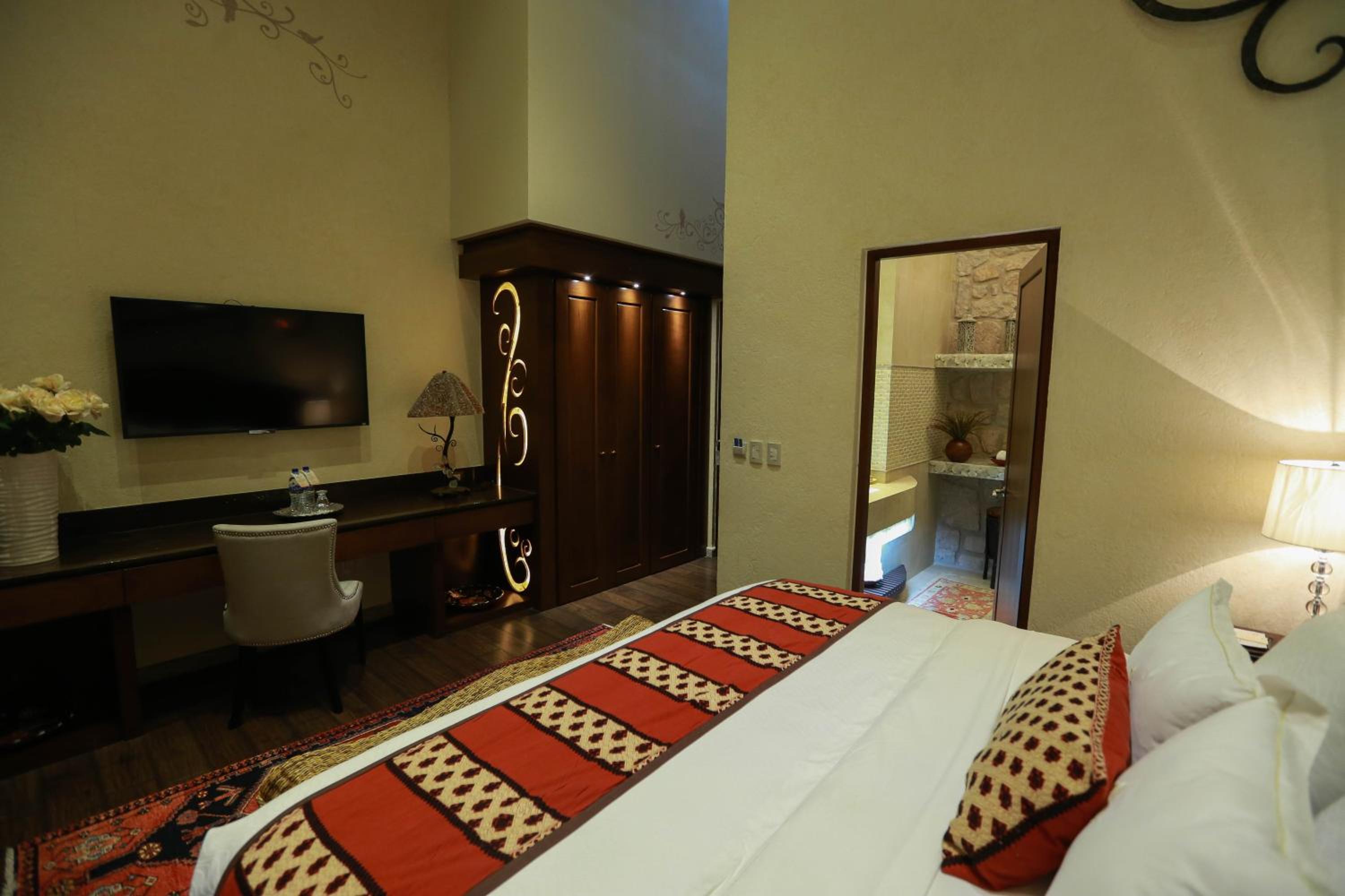 Deluxe Room - Photo 19