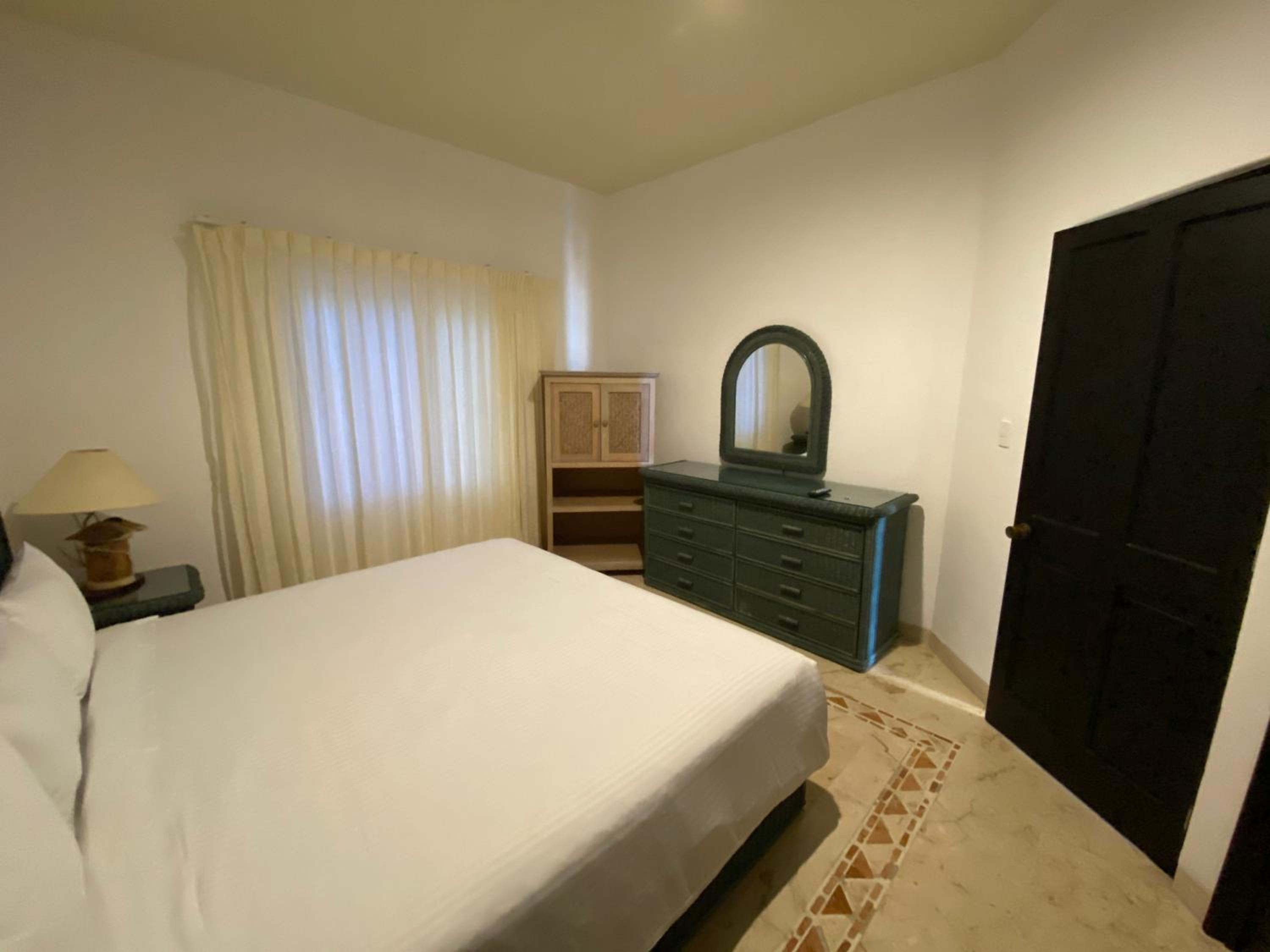 One-Bedroom Apartment - Photo 1