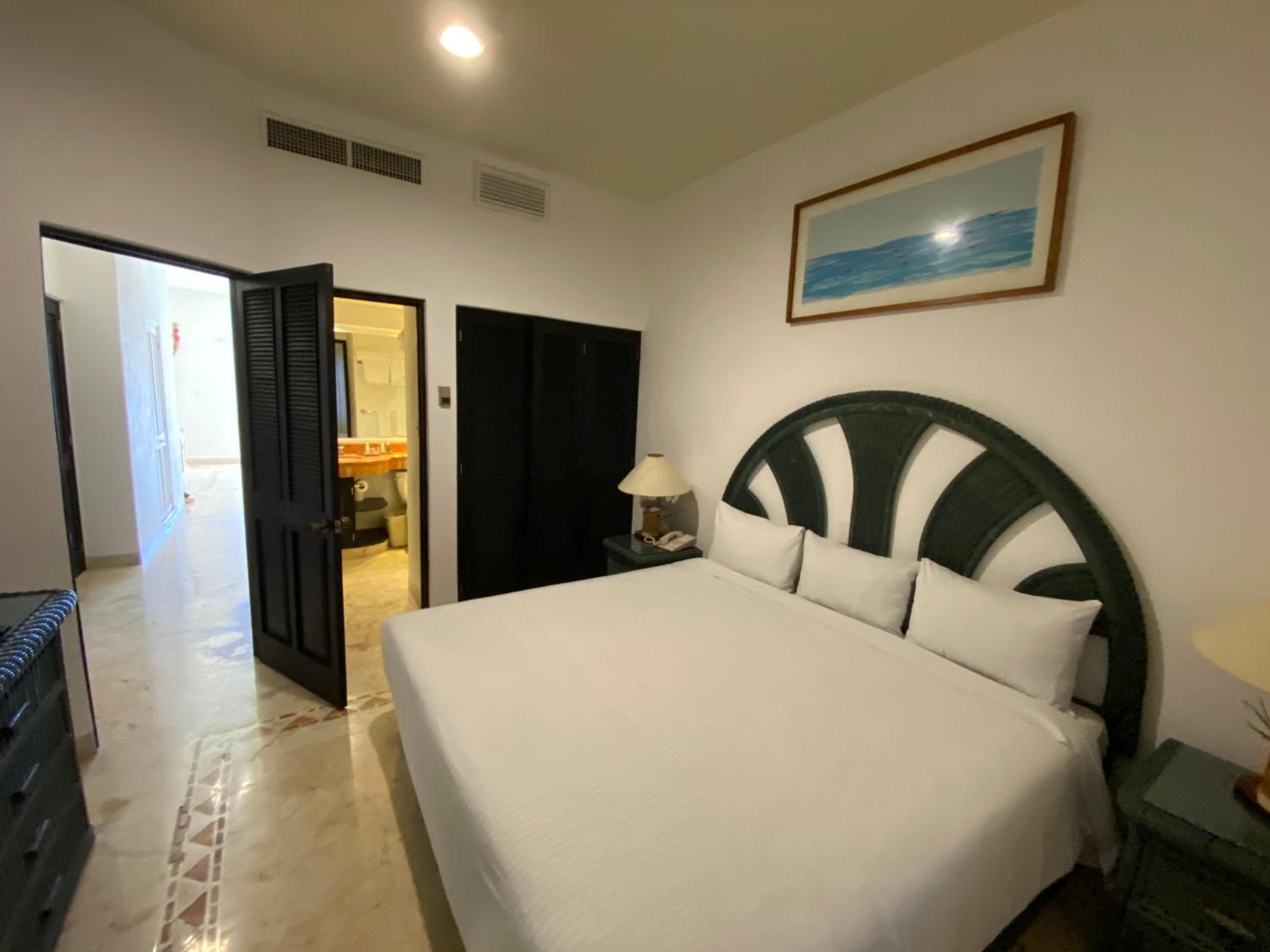 One-Bedroom Apartment - Photo 12