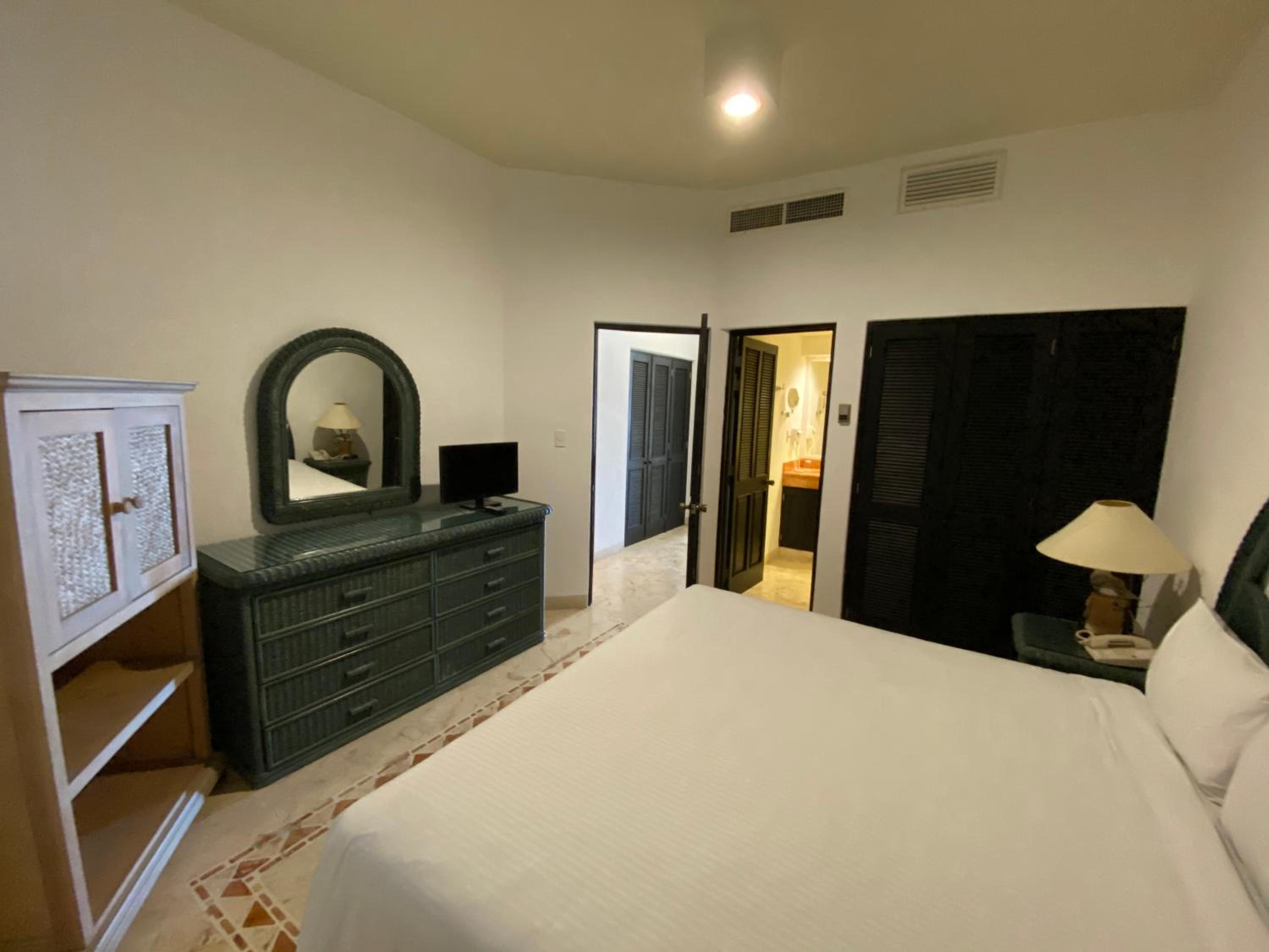 One-Bedroom Apartment - Photo 11