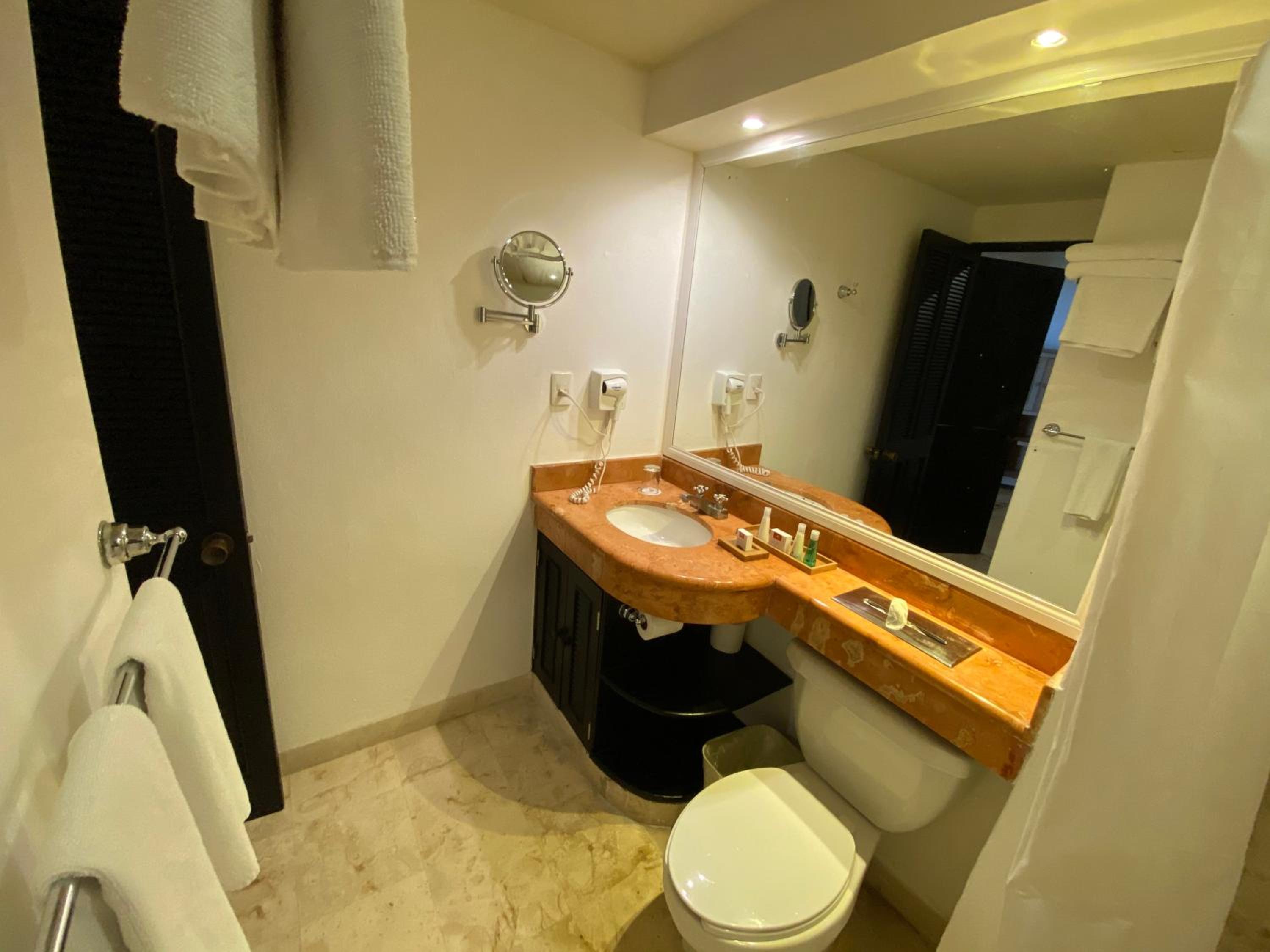 One-Bedroom Apartment - Photo 15