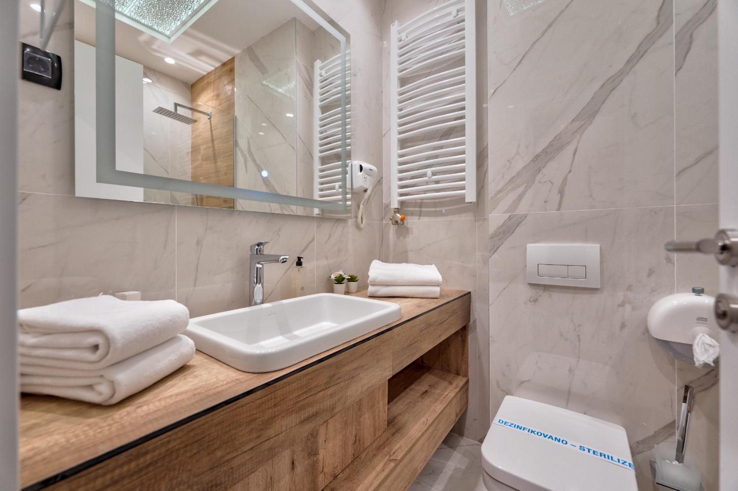 Standard Double Room - Photo 7