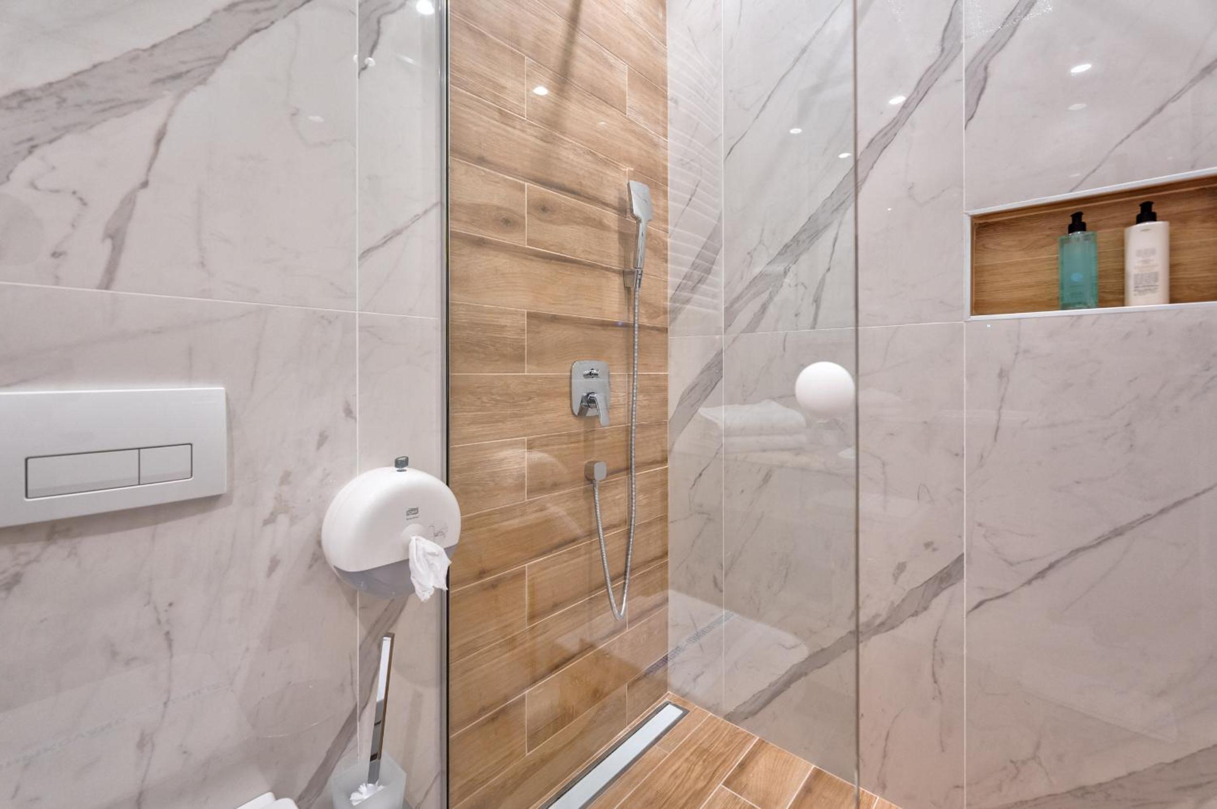 Standard Double Room - Photo 6