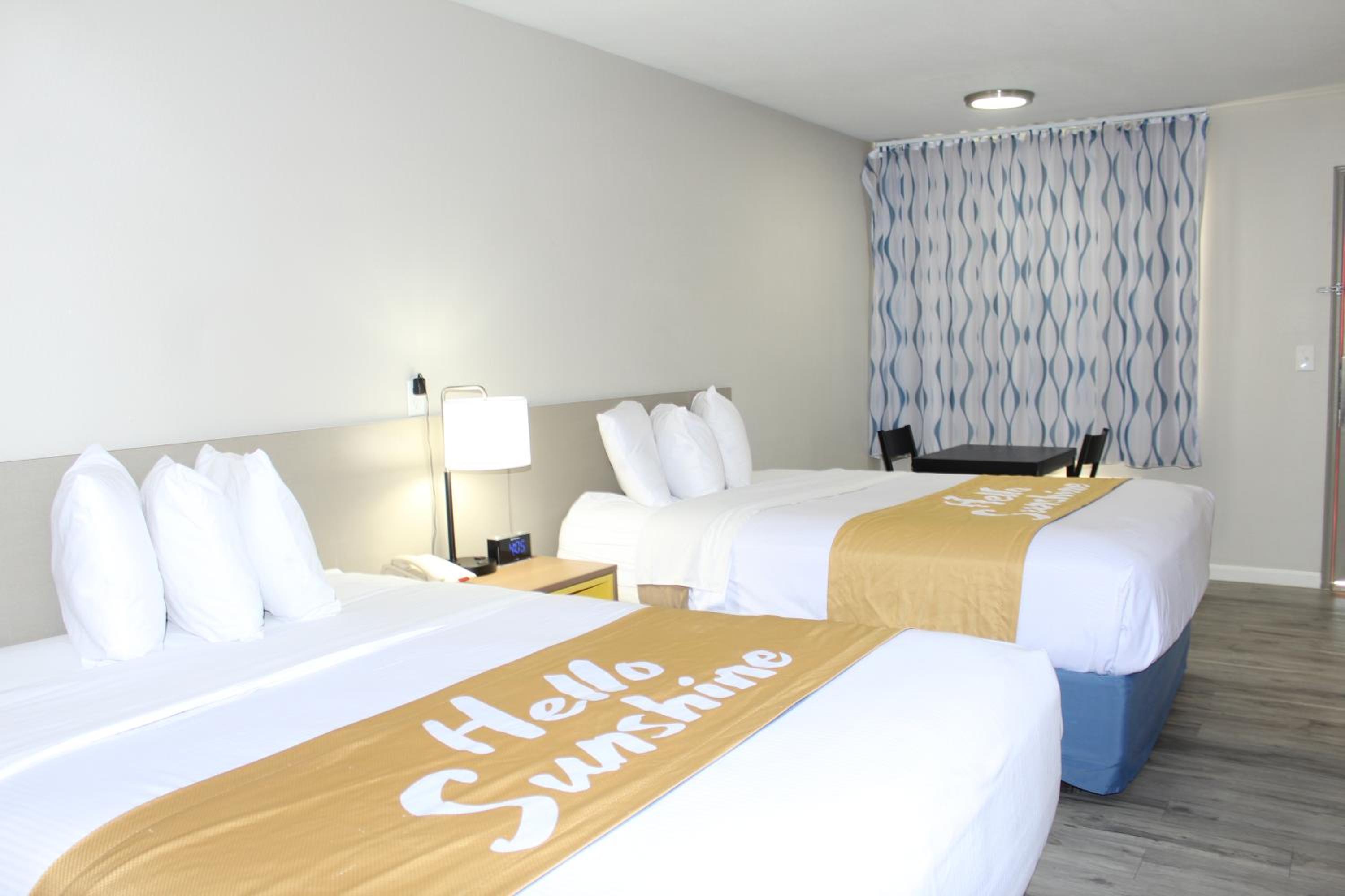Queen Room with Two Queen Beds - Non-Smoking - Photo 1