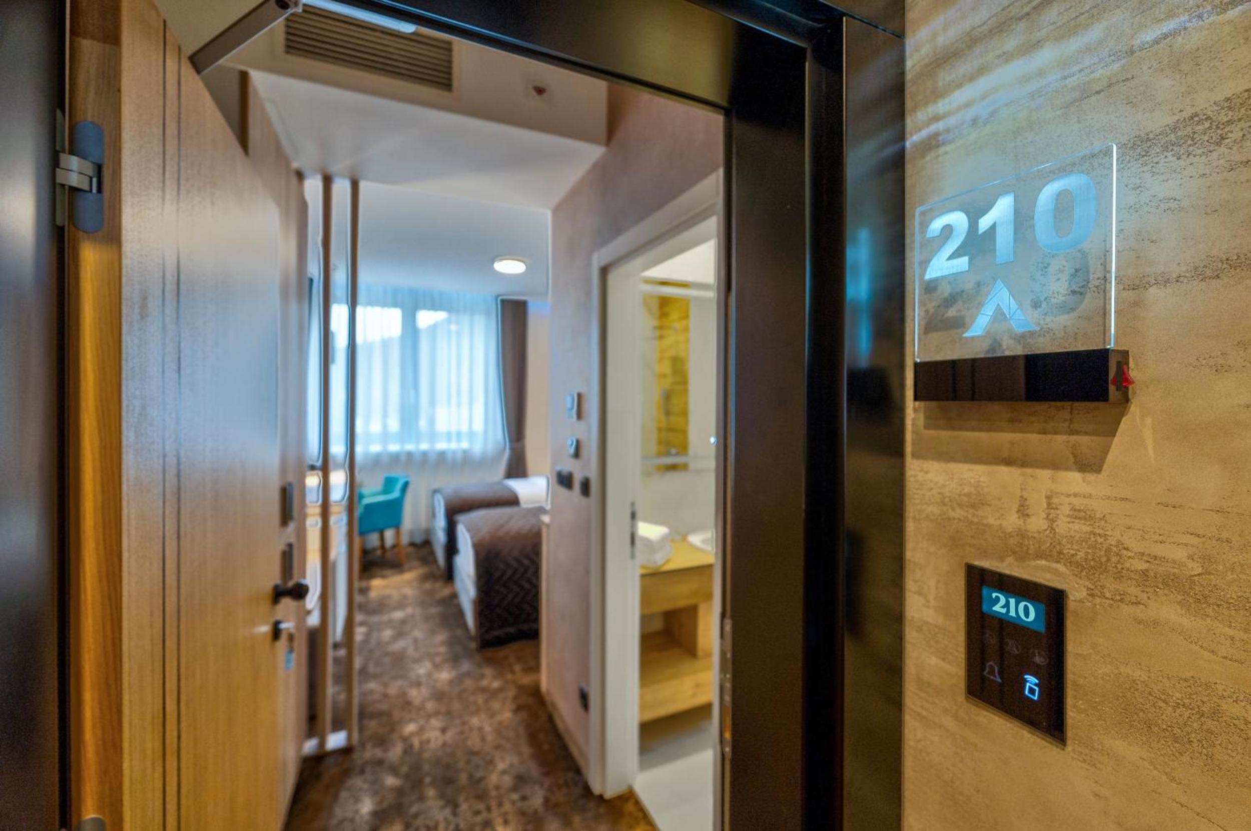 Standard Twin Room - Photo 1
