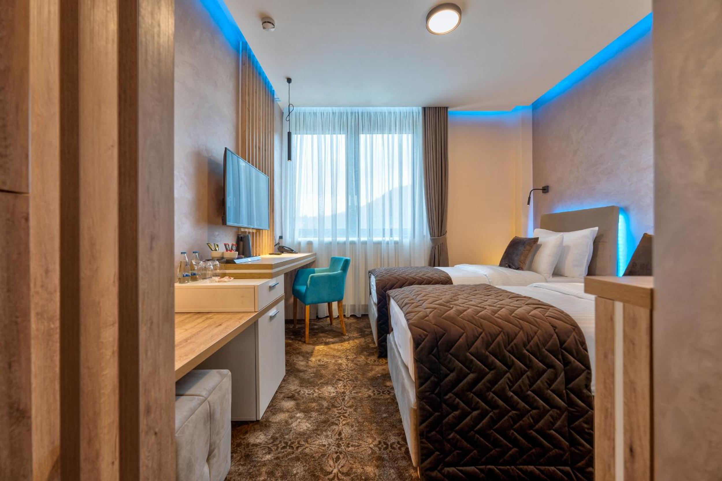 Standard Twin Room - Photo 6
