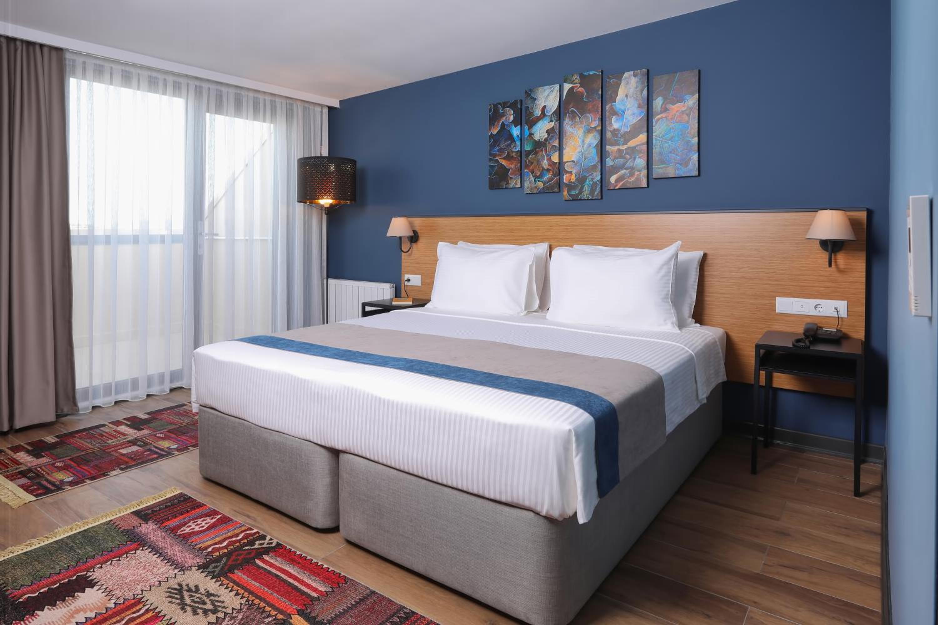 Suite with Balcony - Photo 3