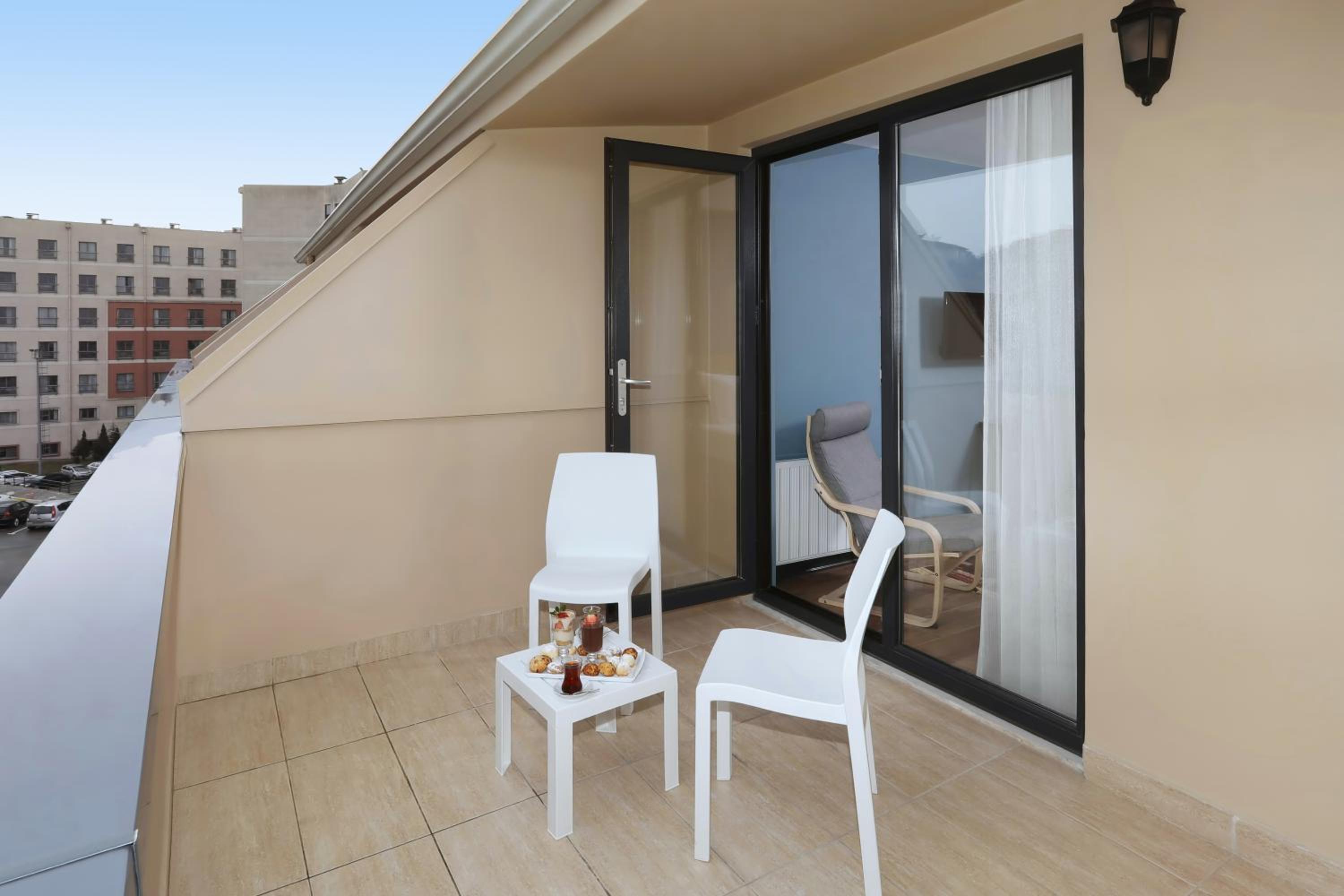 Suite with Balcony - Photo 5