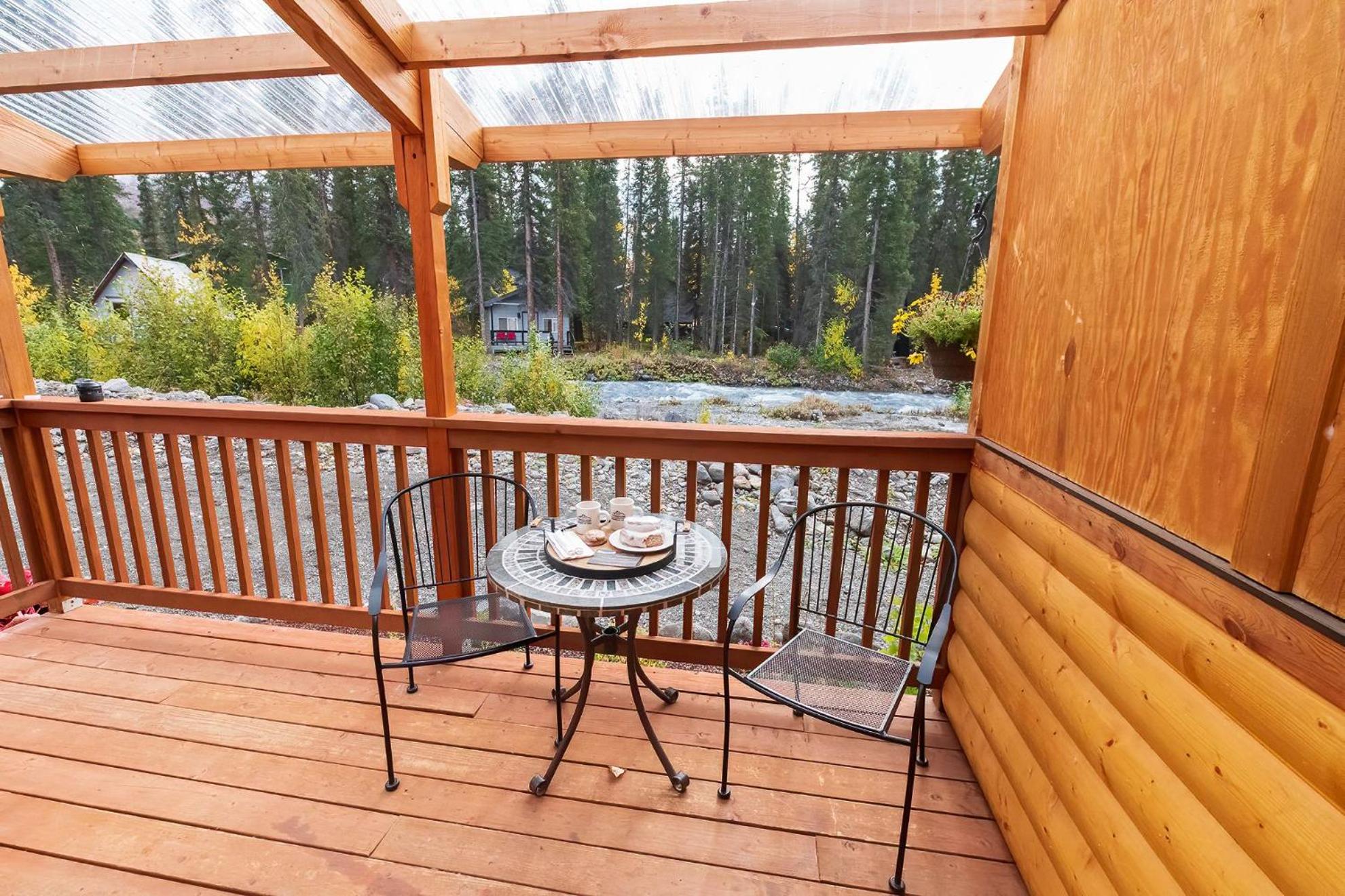Cabin with One Queen Bed photo 3