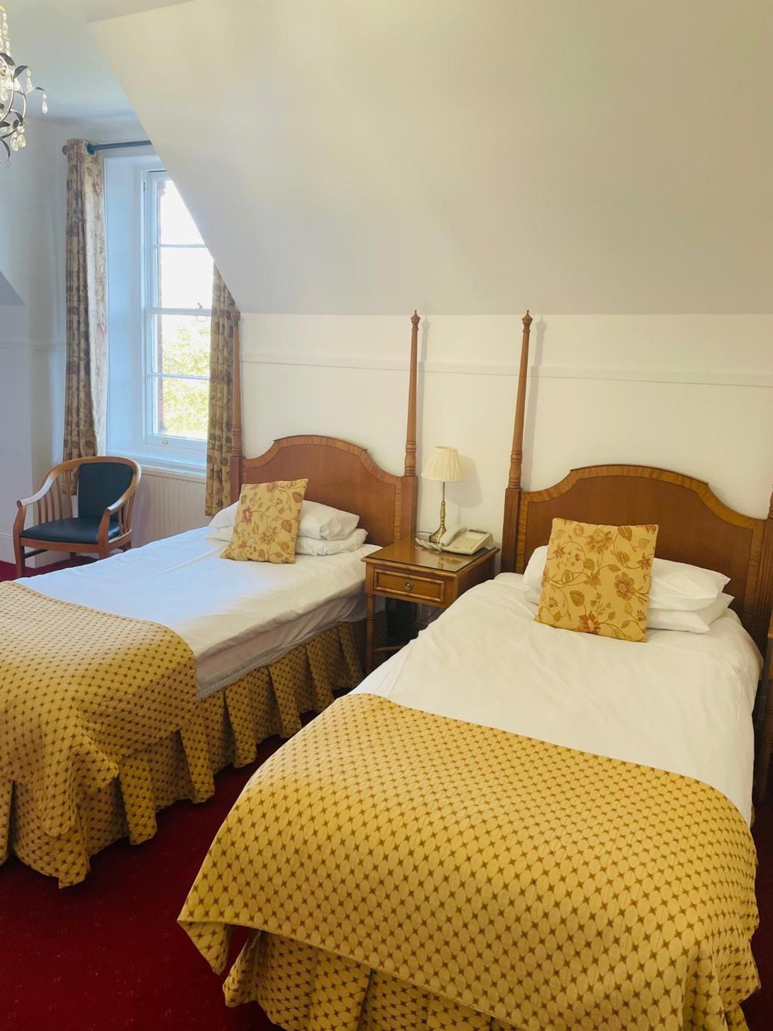 Twin Room with Bath photo 2