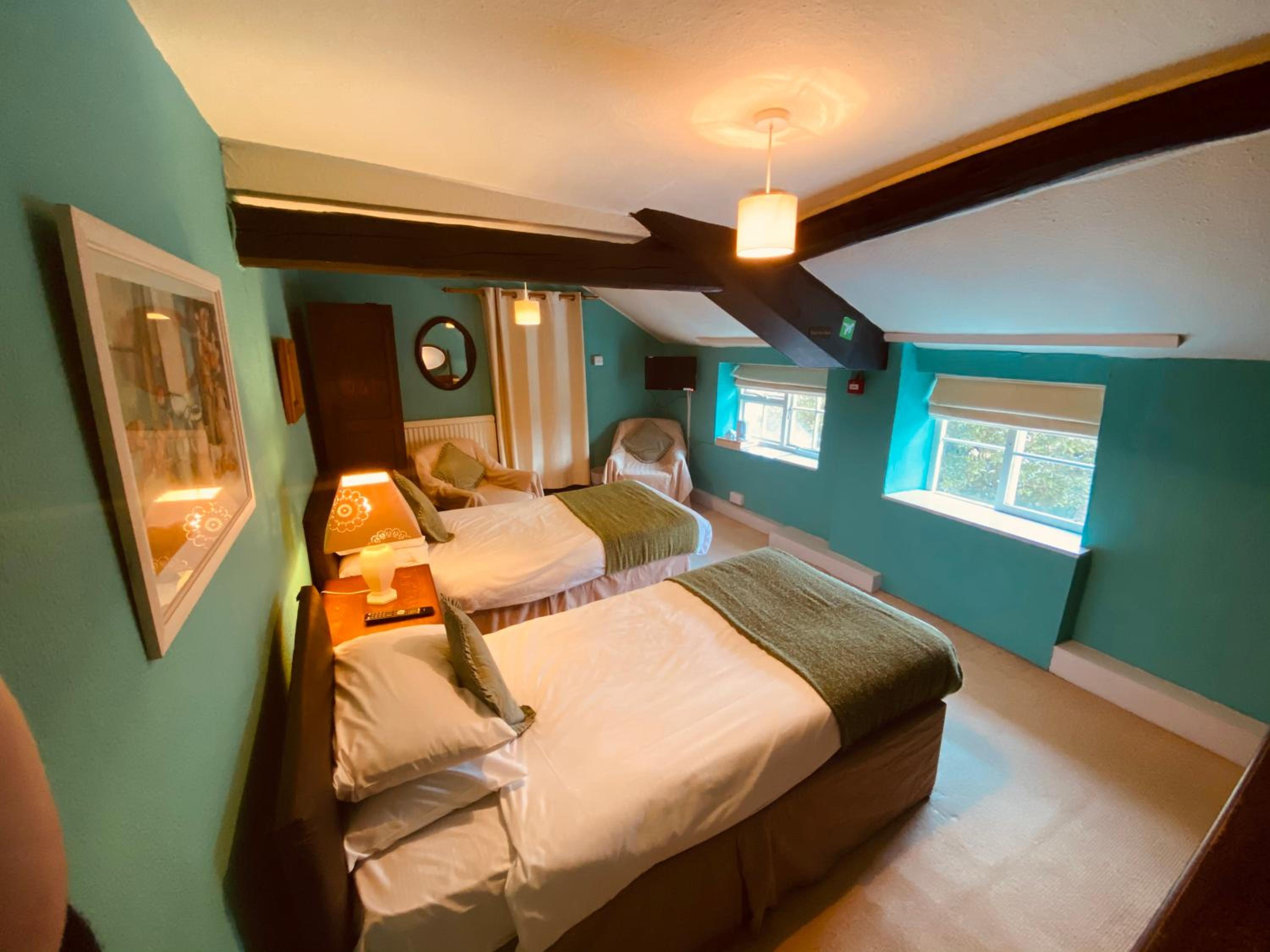 Twin Room With Private Bathroom photo 1