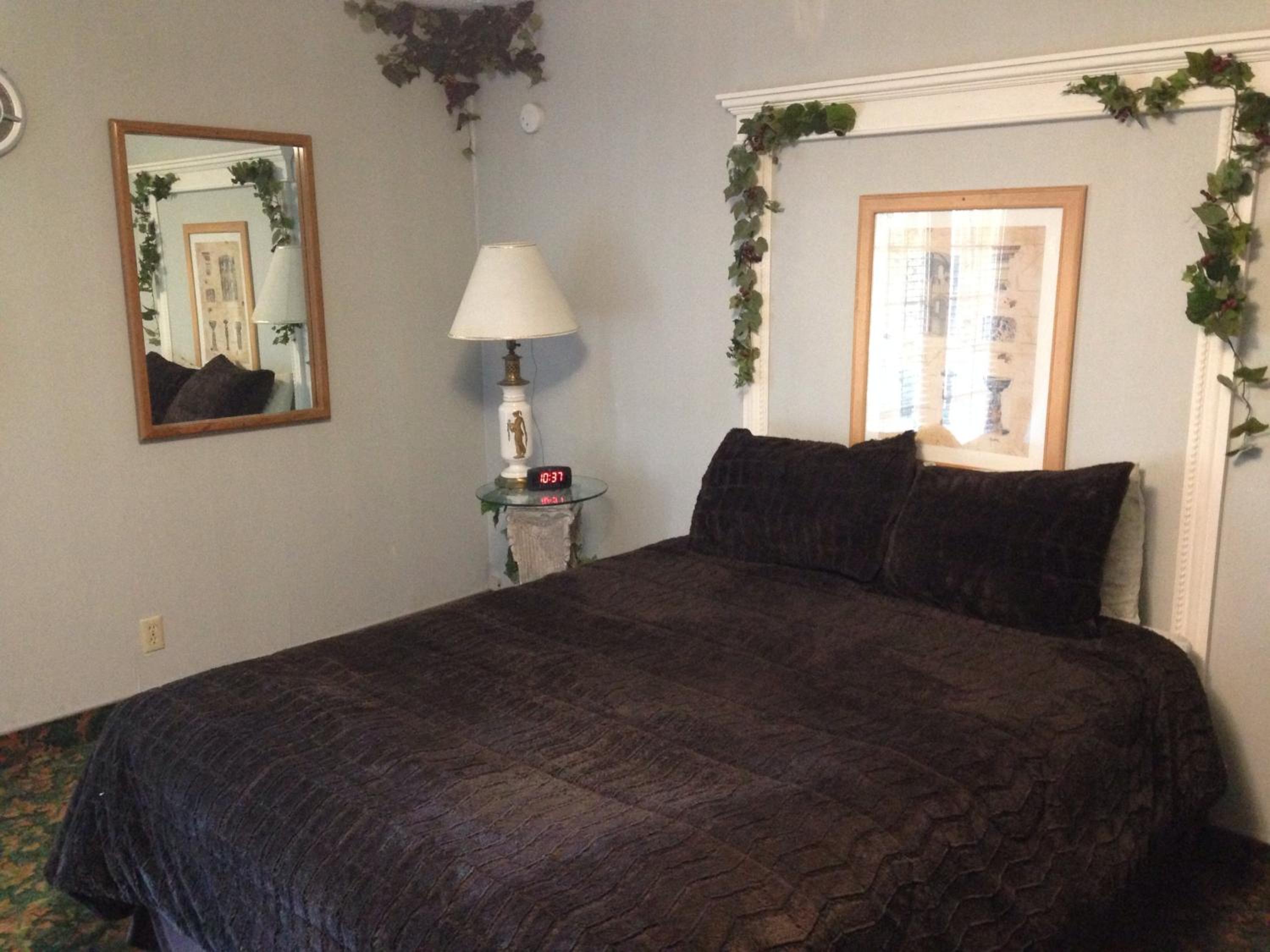 Queen Suite with Spa Bath