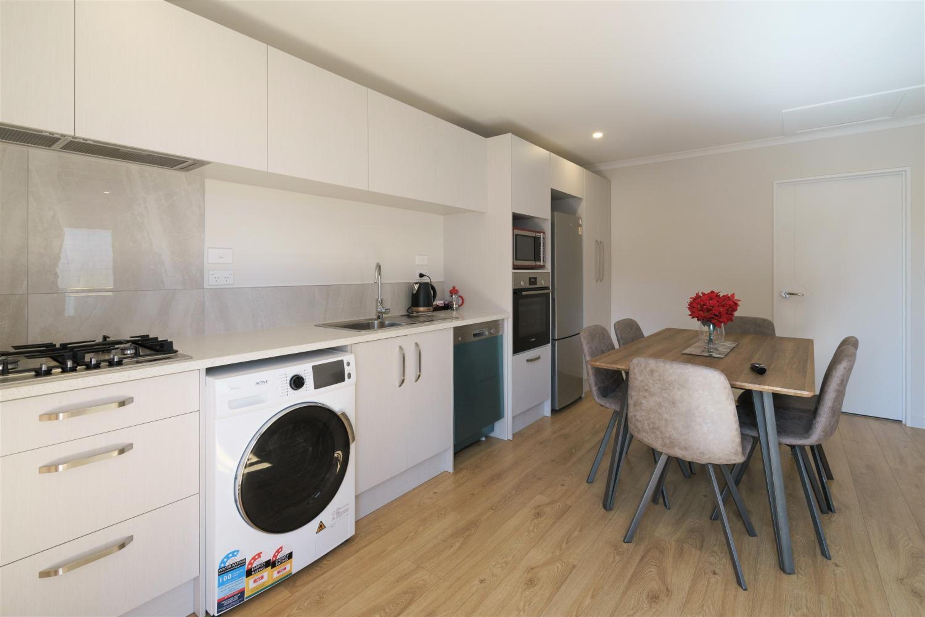 Two-Bedroom Apartment - Photo 2