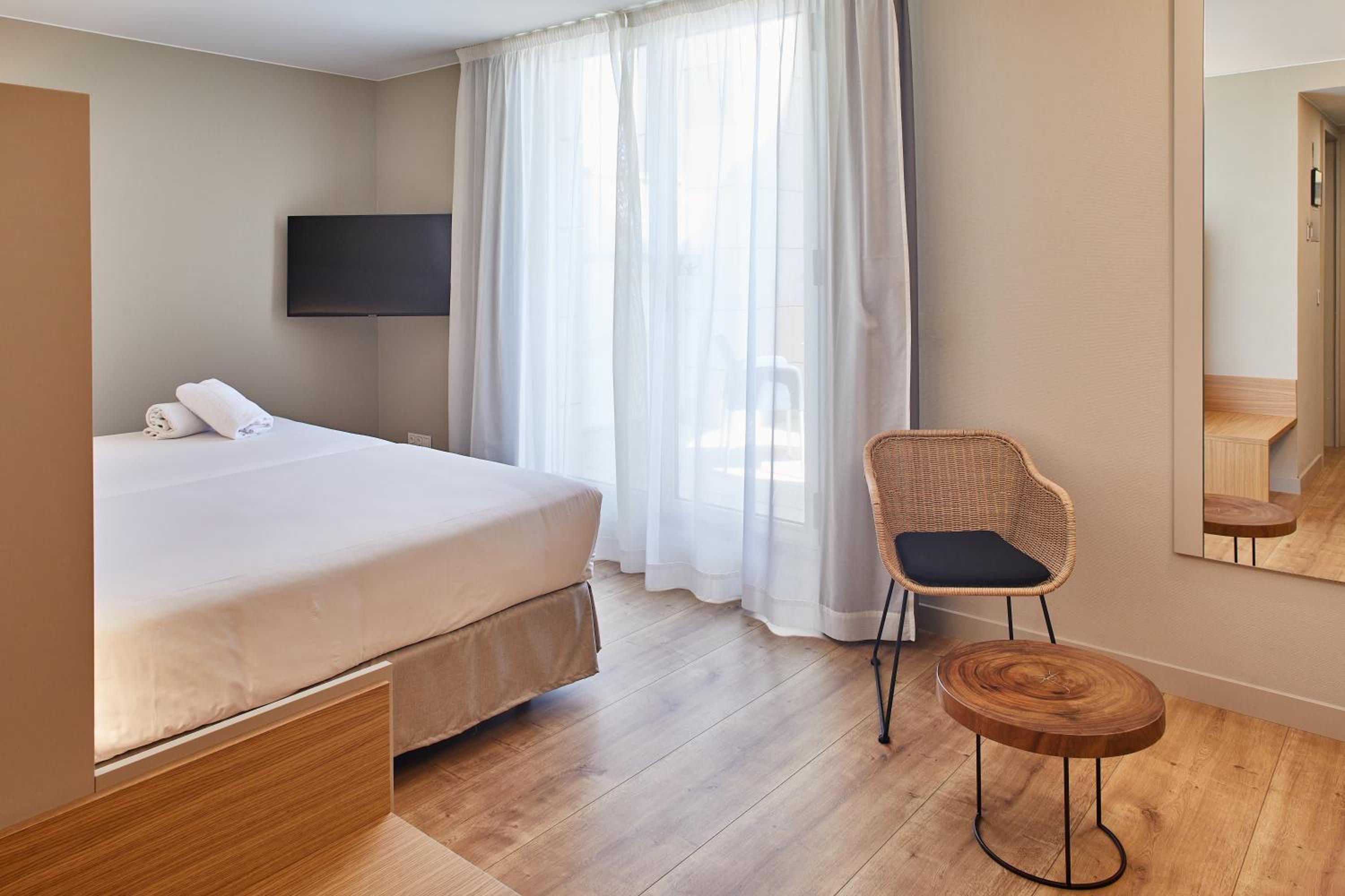 Double or Twin Room with Terrace - Photo 1