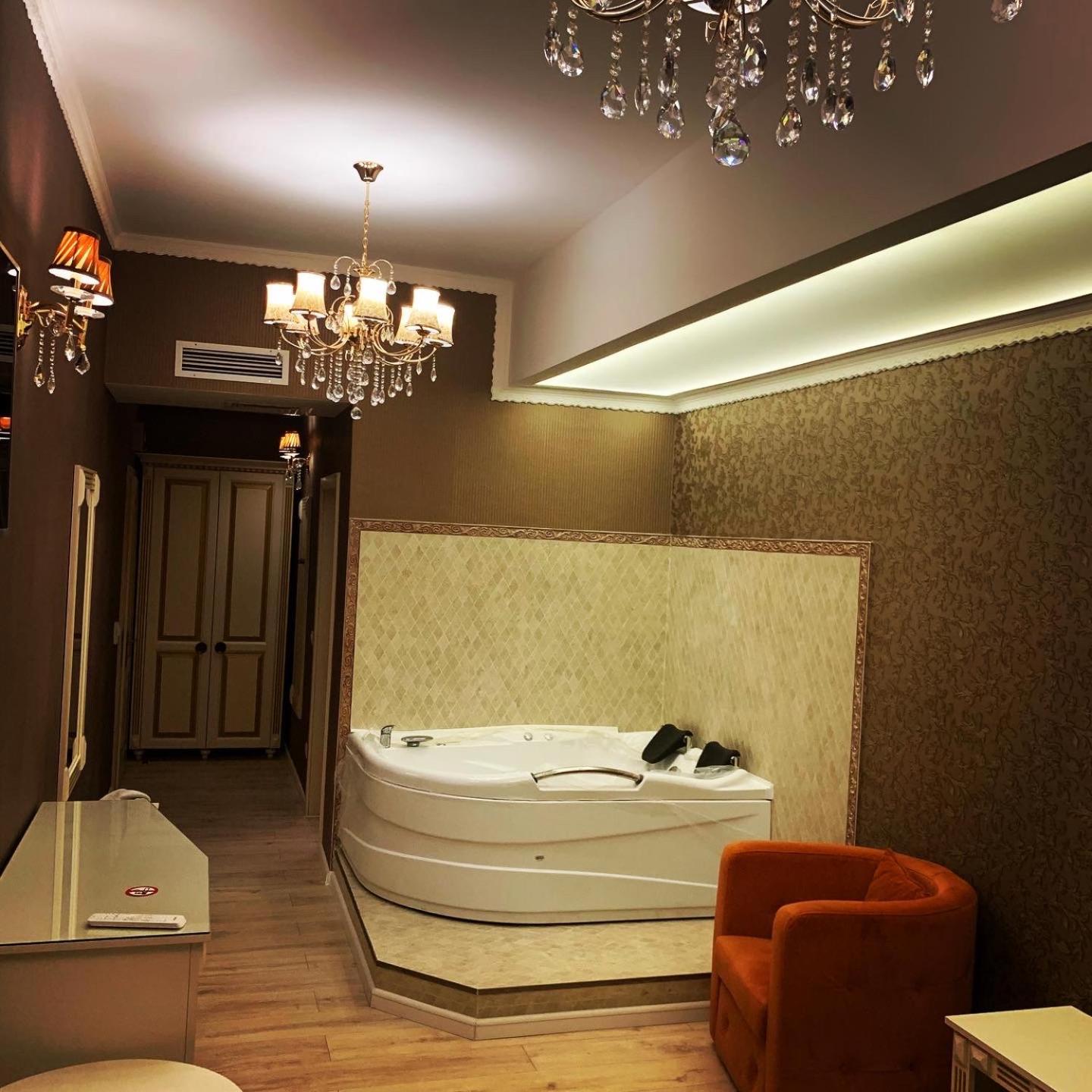 Studio with Spa Bath - Photo 8