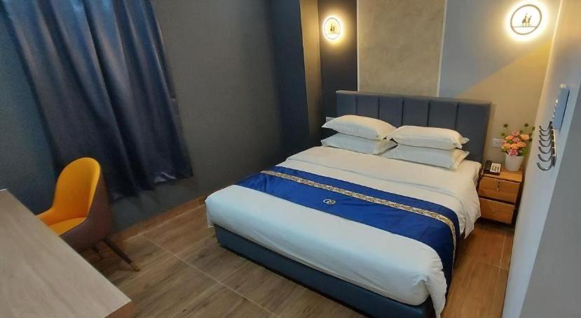 Deluxe King Room - Photo 5