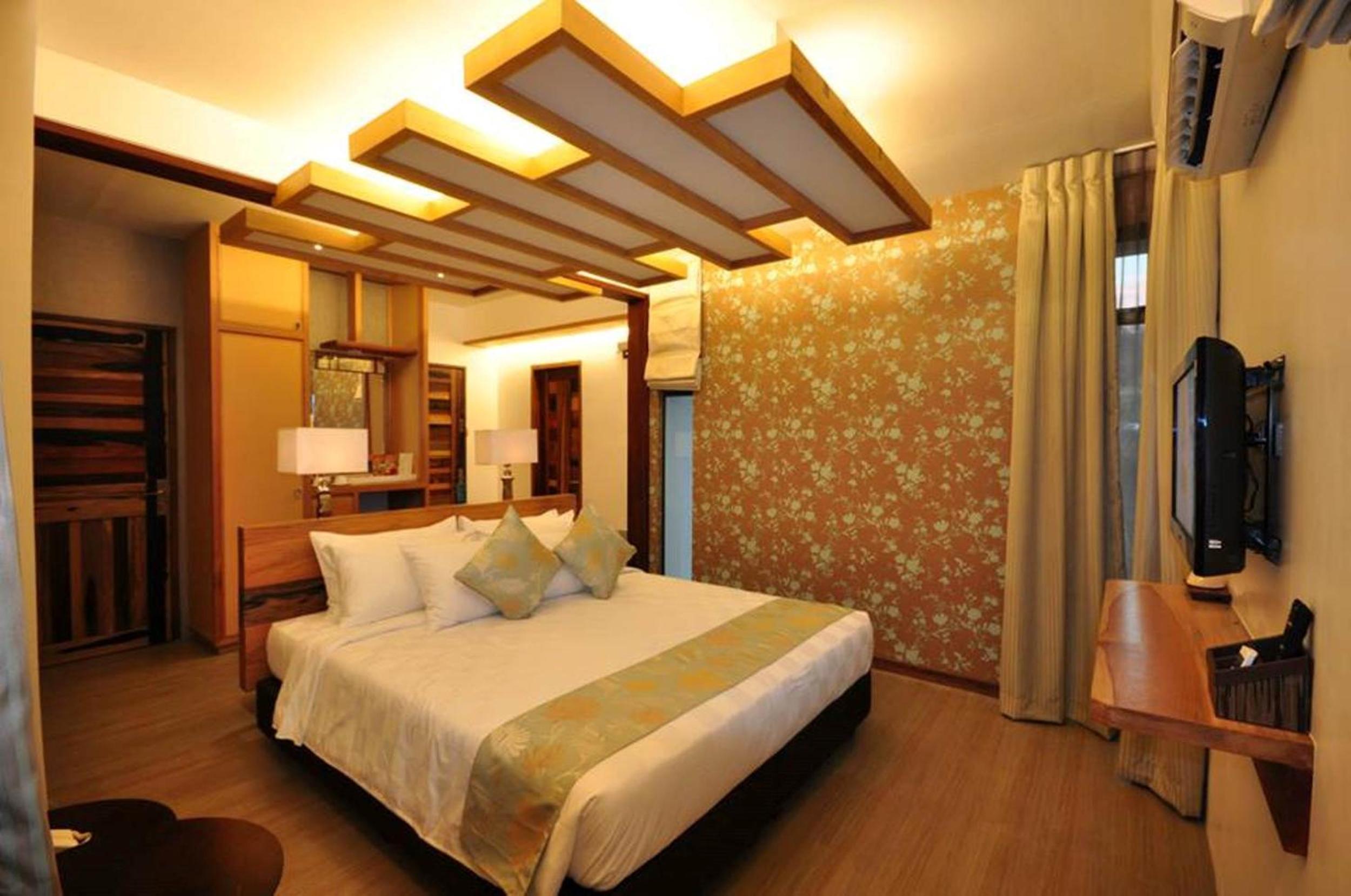 Three-Bedroom Villa - Photo 2