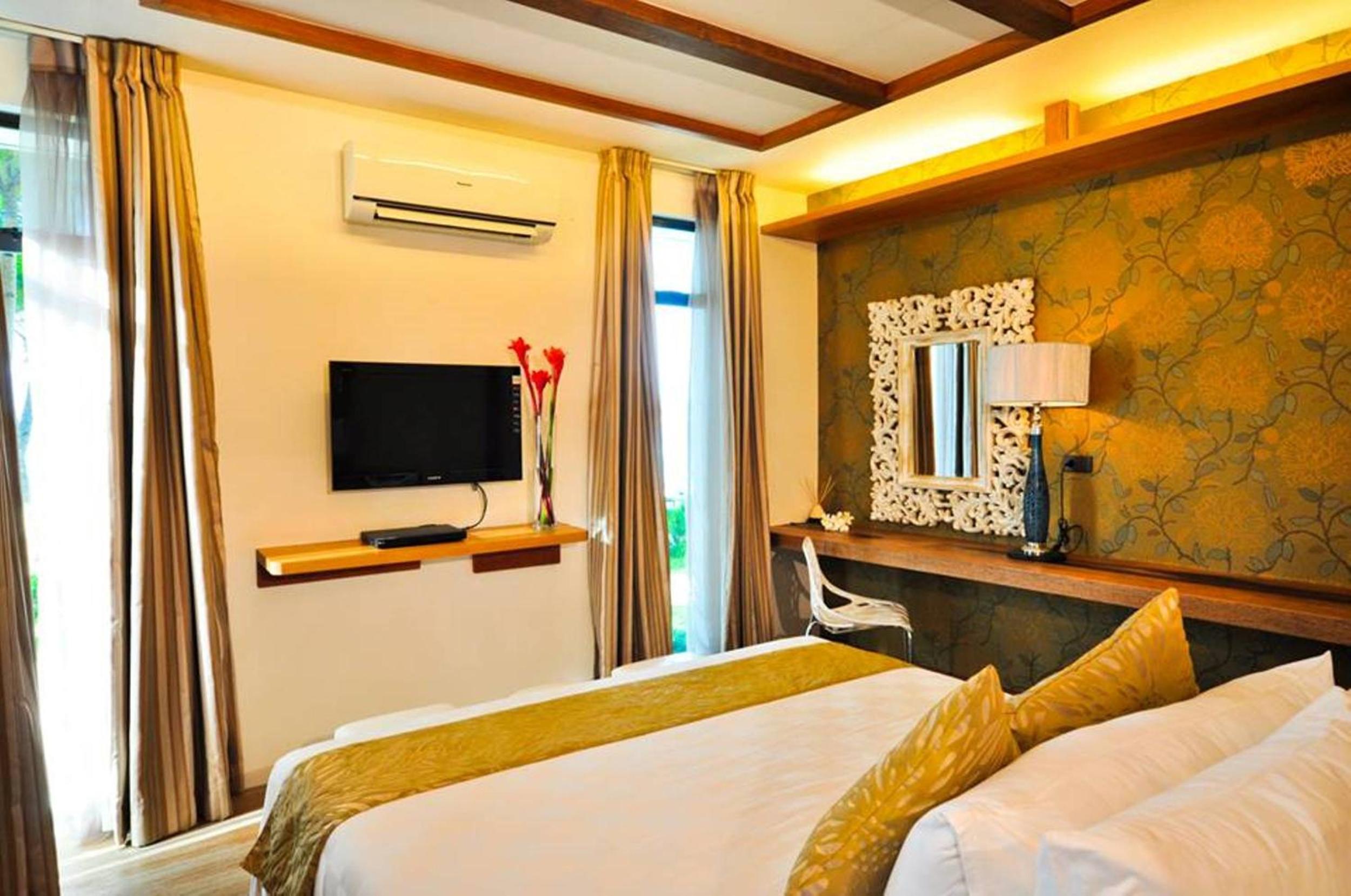 Premier Suite - Photo 2