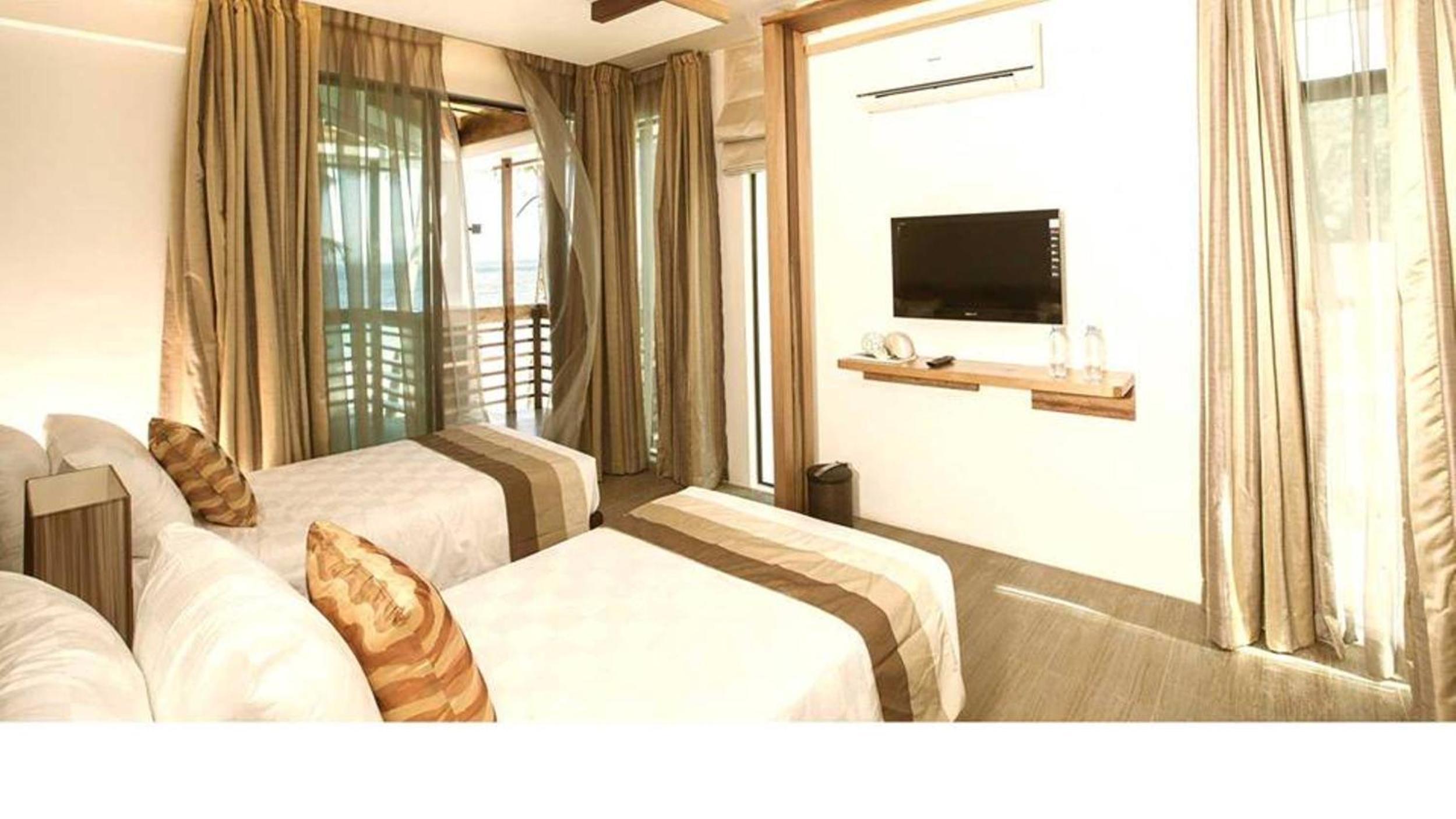 Three-Bedroom Villa - Photo 4