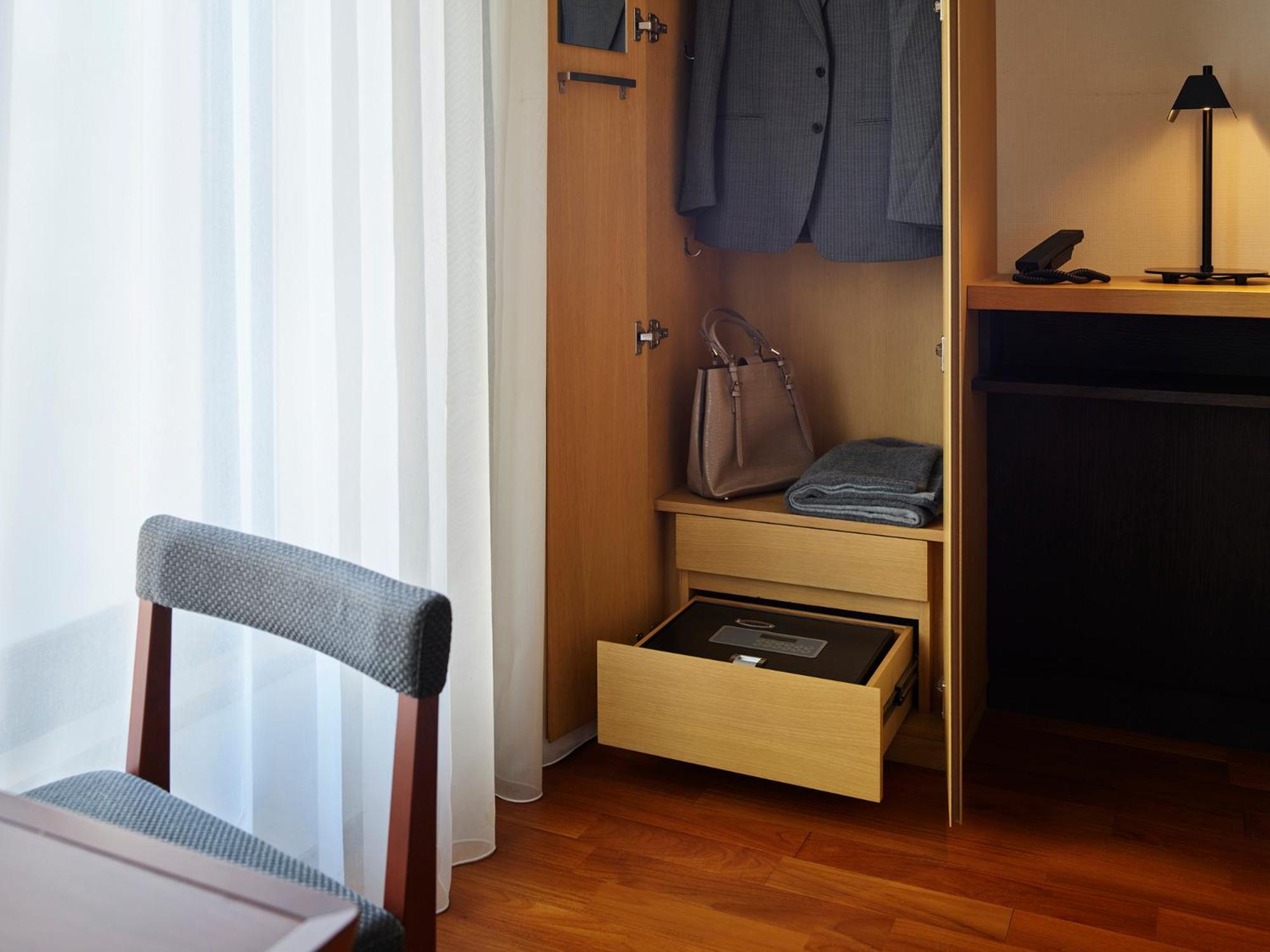 Moderate Twin Room - Non-Smoking - Photo 1