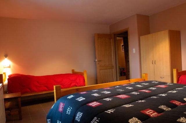 Six-Bedroom House photo 2
