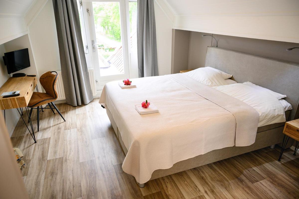Standard Twin Room - Photo 1