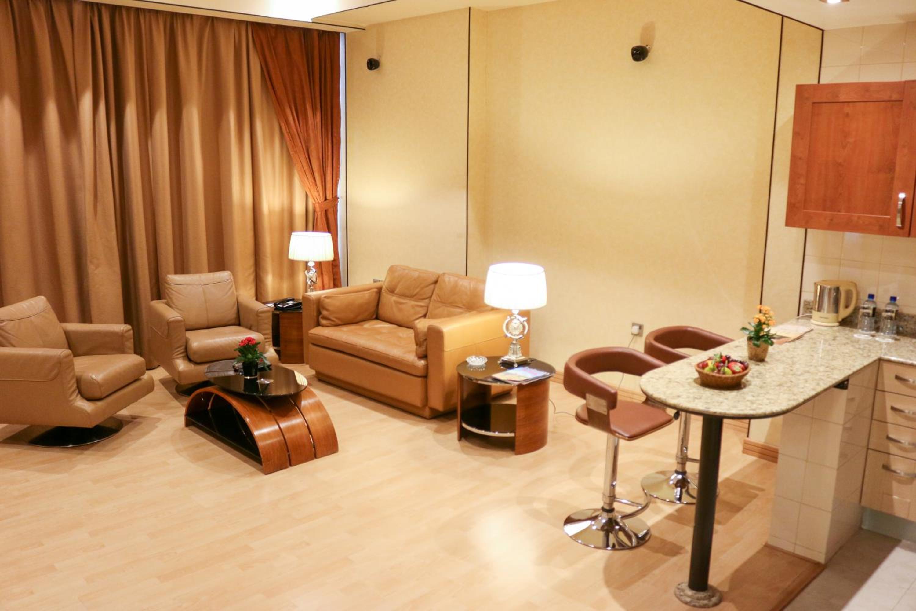 One-Bedroom Royal Suite - Photo 3