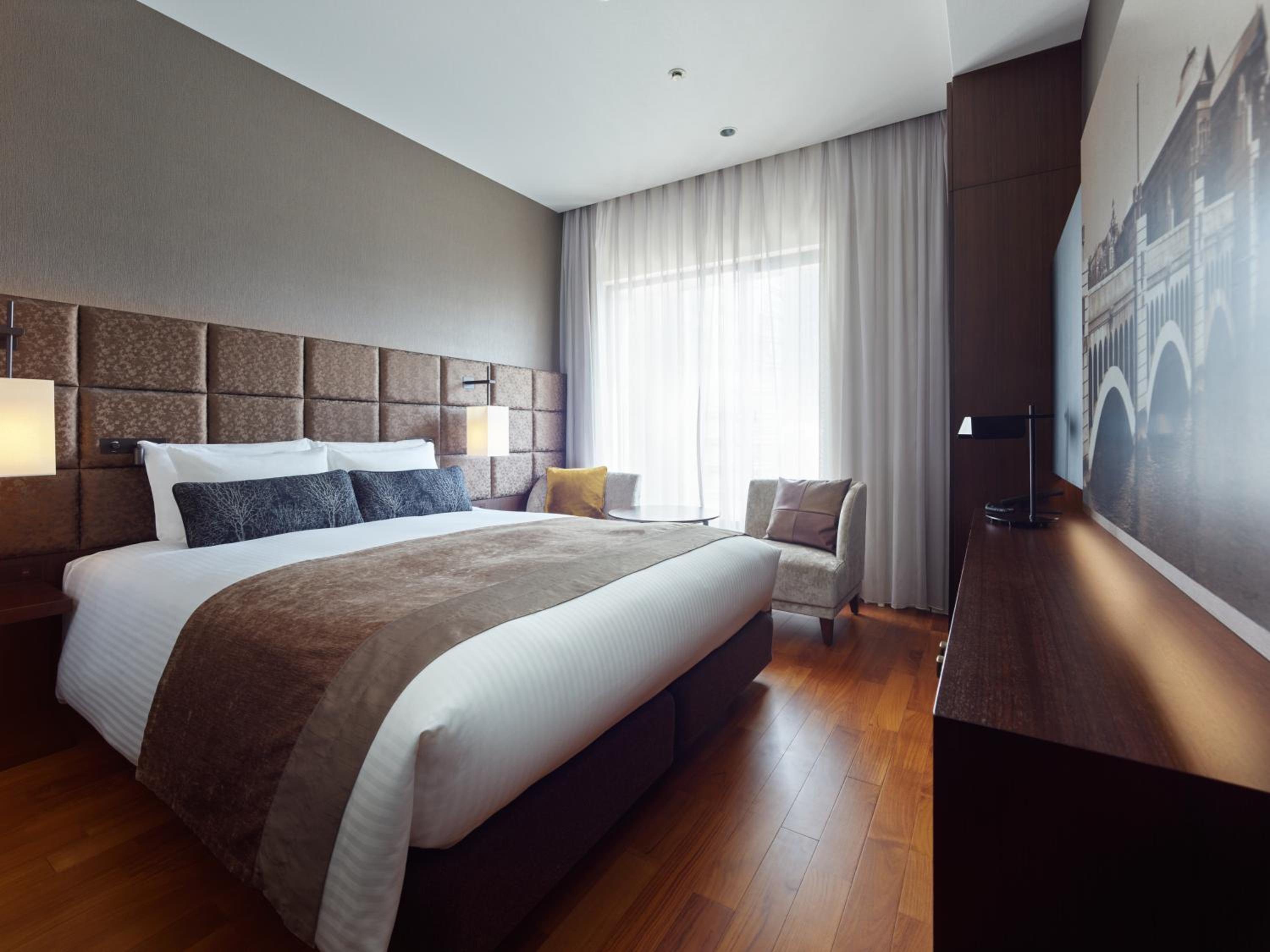 Superior Queen Room with Lounge Access - Non-Smoking - Photo 1