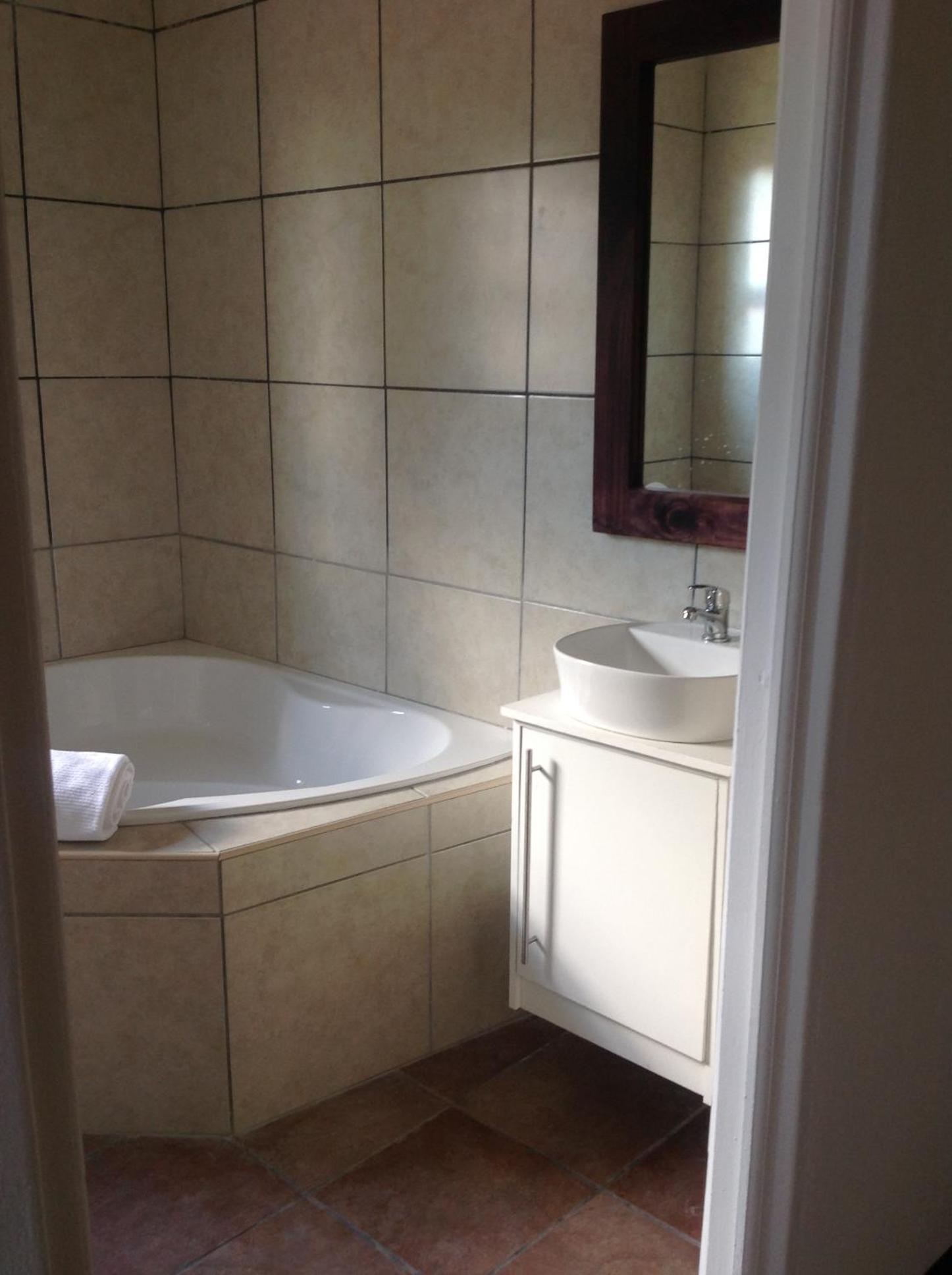 Deluxe Double Room (2 Adults + 1 Child) - Photo 3