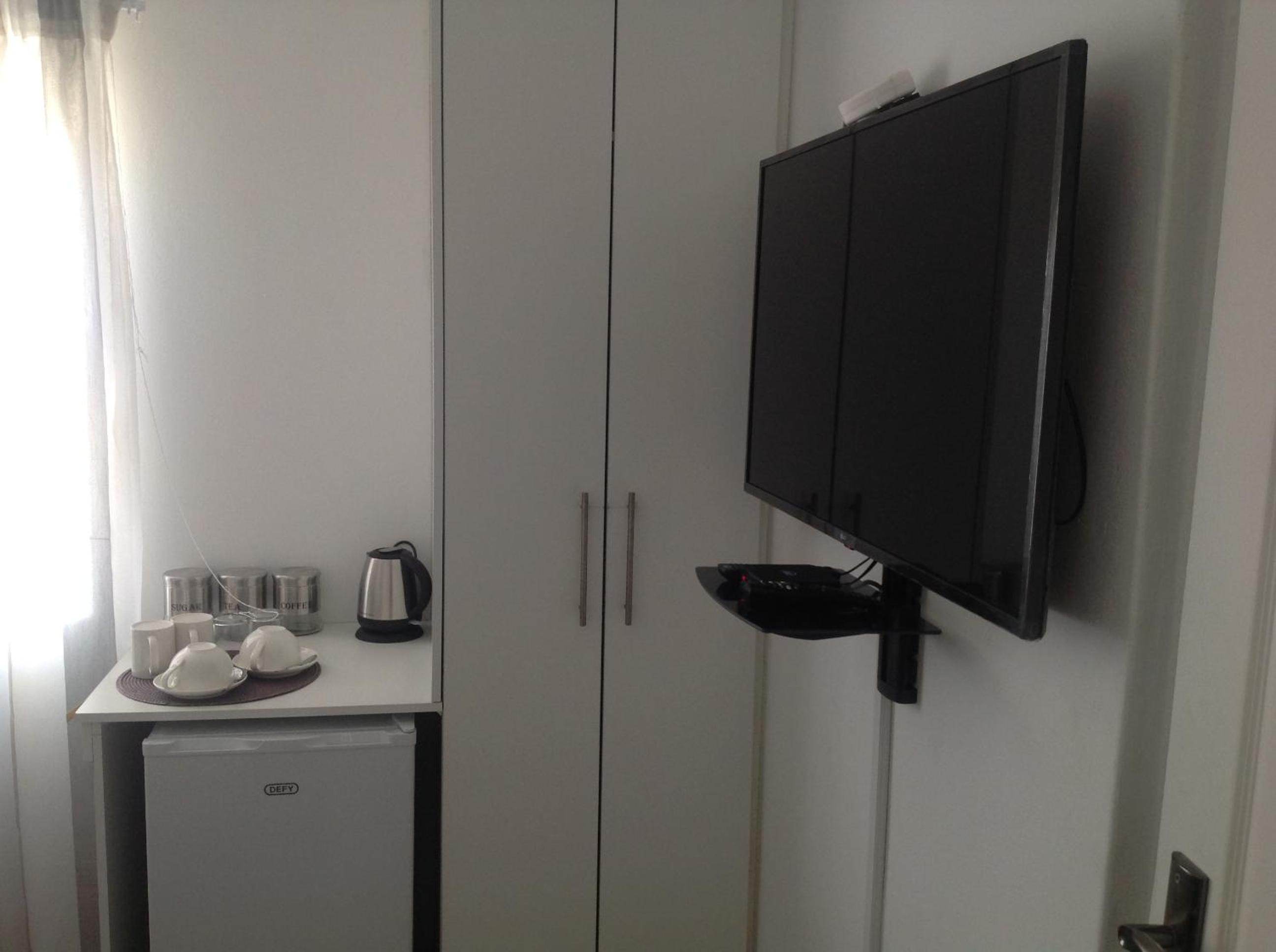 Double Room with Private Bathroom - Photo 6