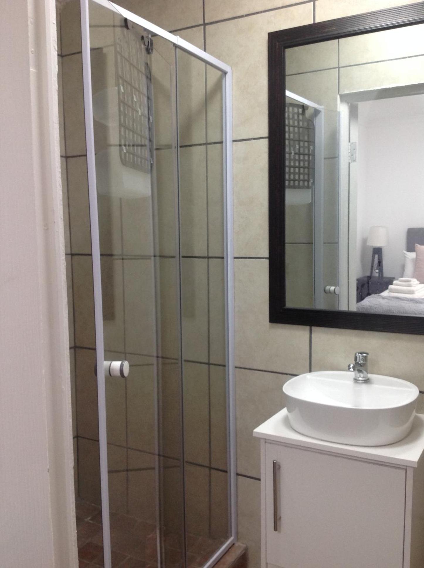 Double Room with Private Bathroom - Photo 7