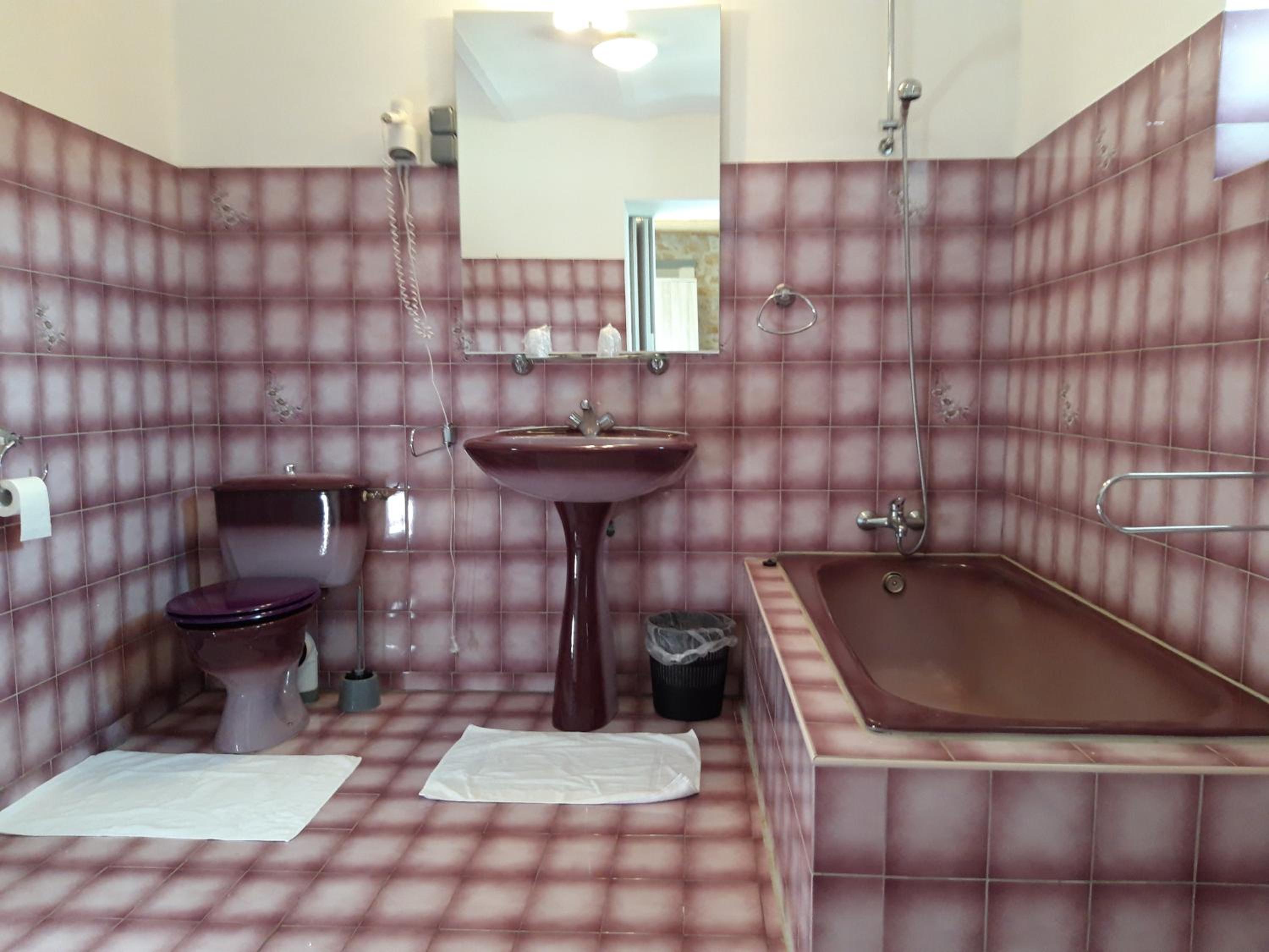 Twin Room with Private Bathroom photo 1