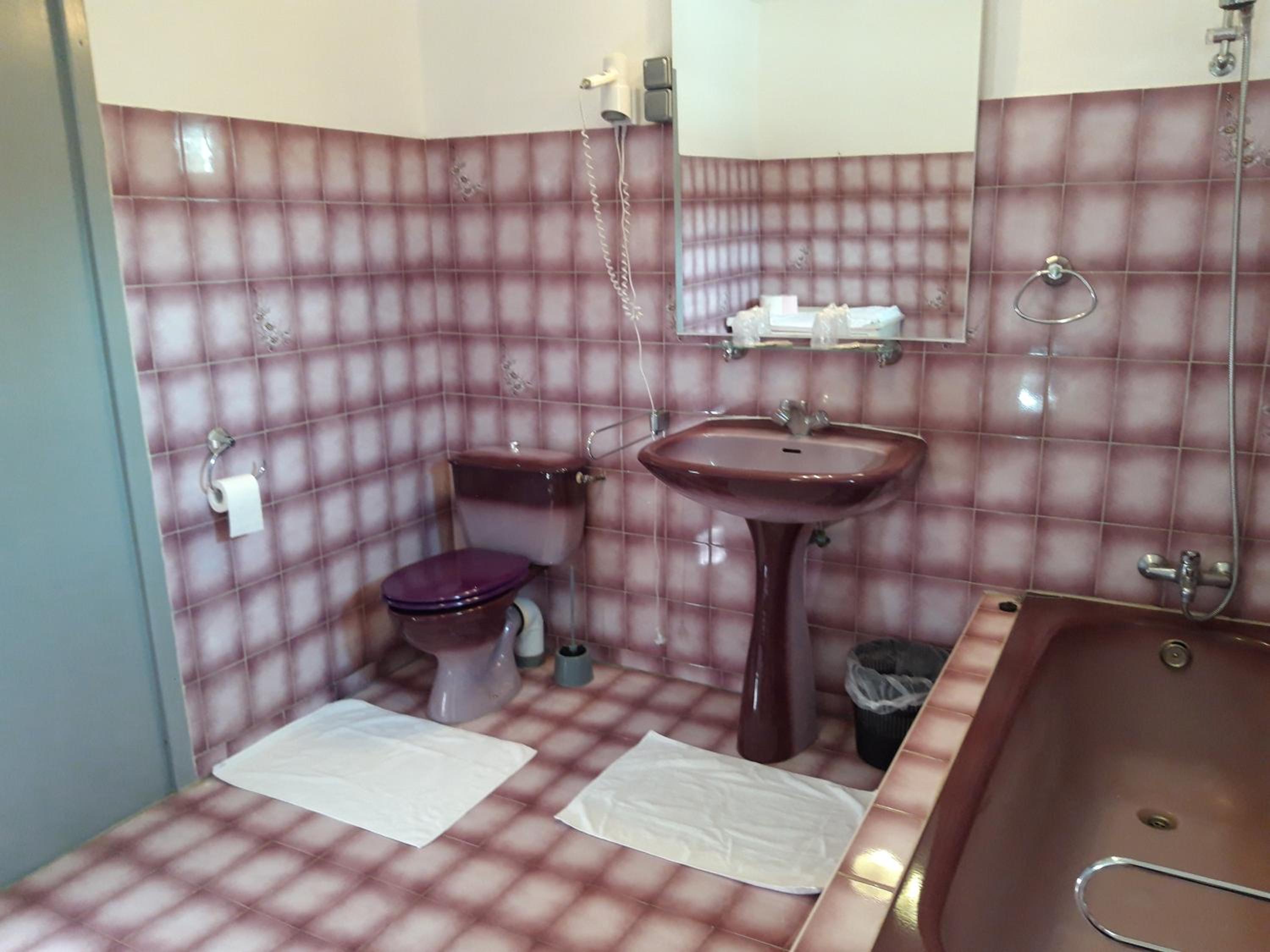 Twin Room with Private Bathroom photo 2