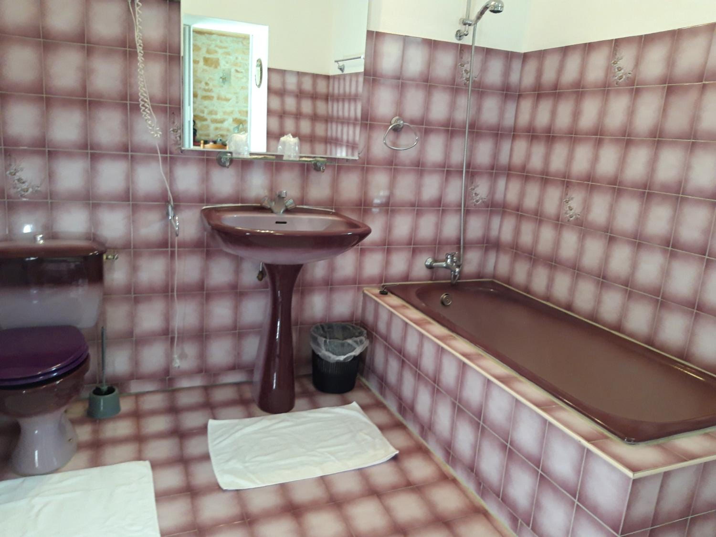 Twin Room with Private Bathroom photo 3