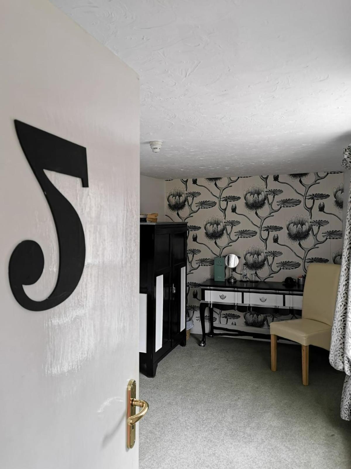 Deluxe King Room - Photo 4